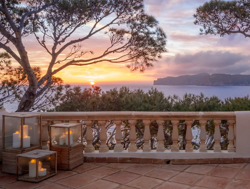 Charmig finca vid havet med pool och utsikt över solnedgången-3