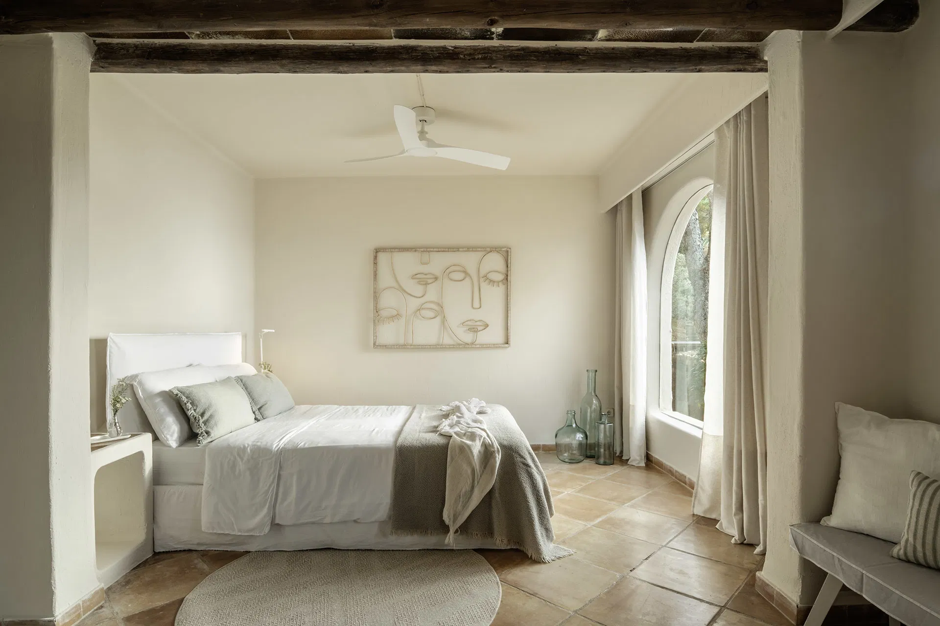 An exceptional seafront retreat-23