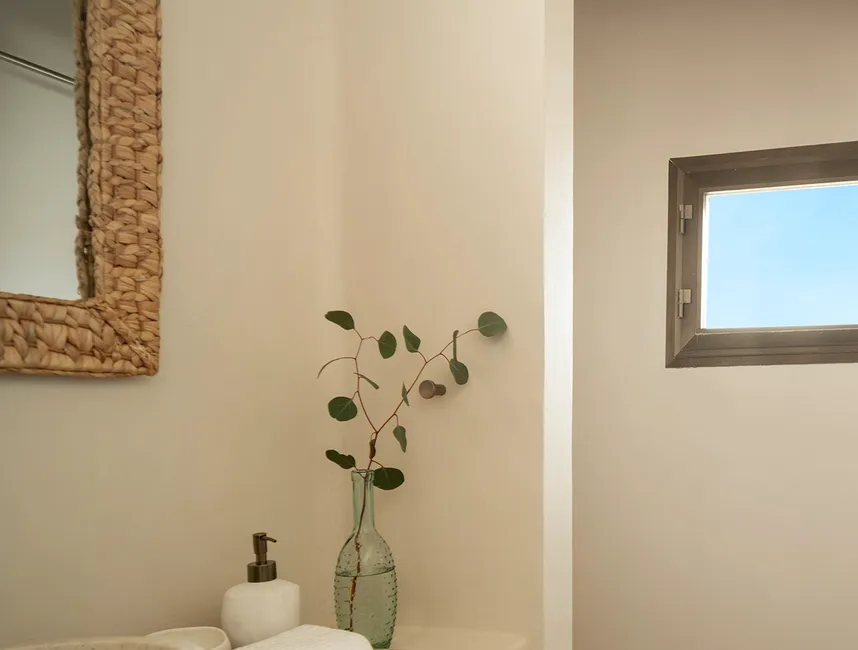 Очаровательная финка у моря с бассейном и видом на закат-23