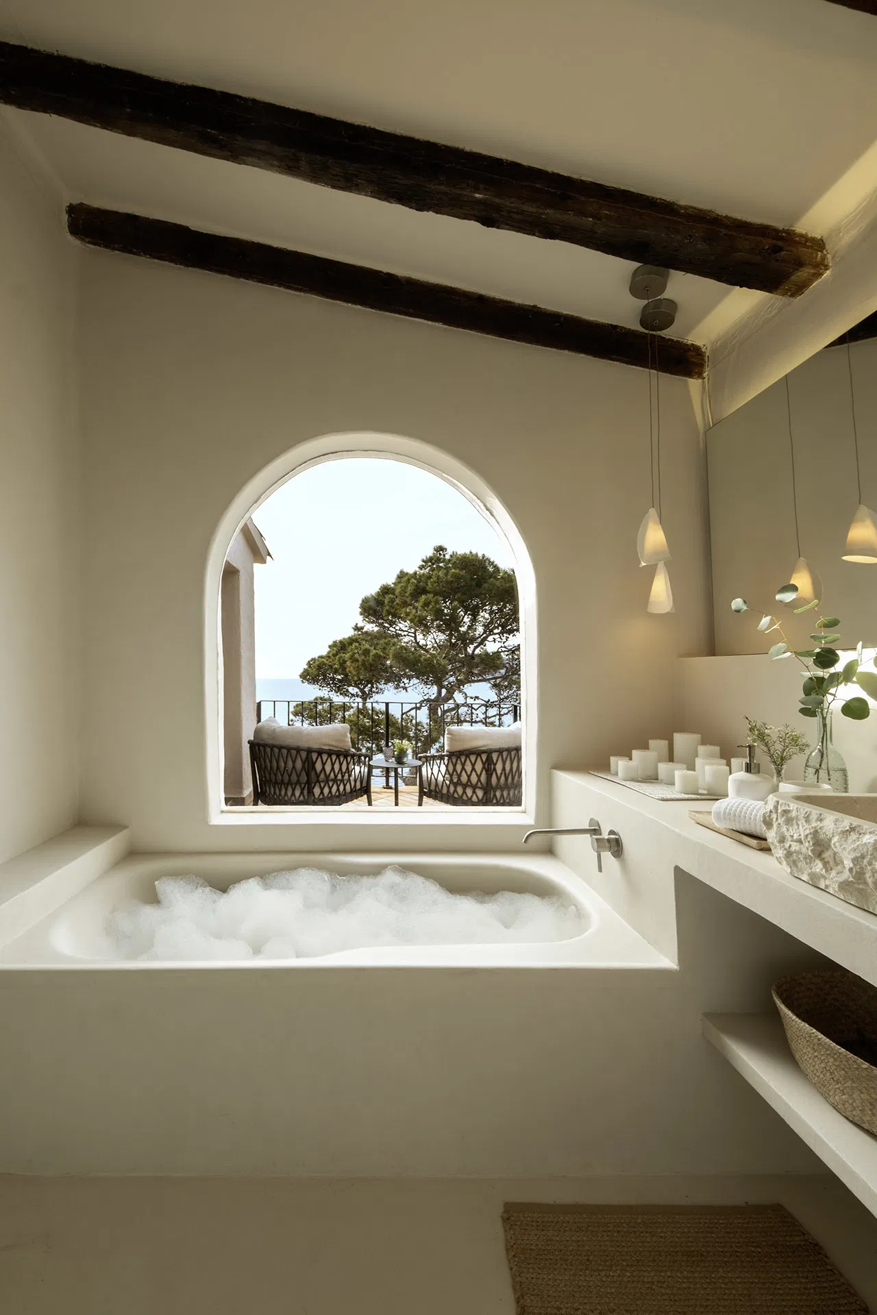 An exceptional seafront retreat-16