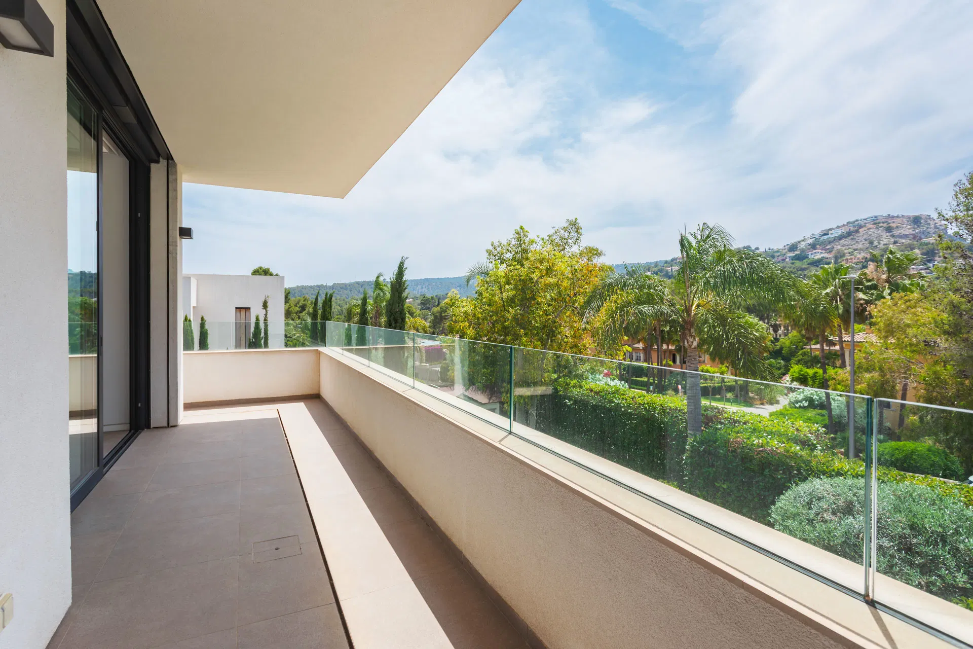 Elegante Designervilla mit Garten in ruhiger Lage in Son Vida-16