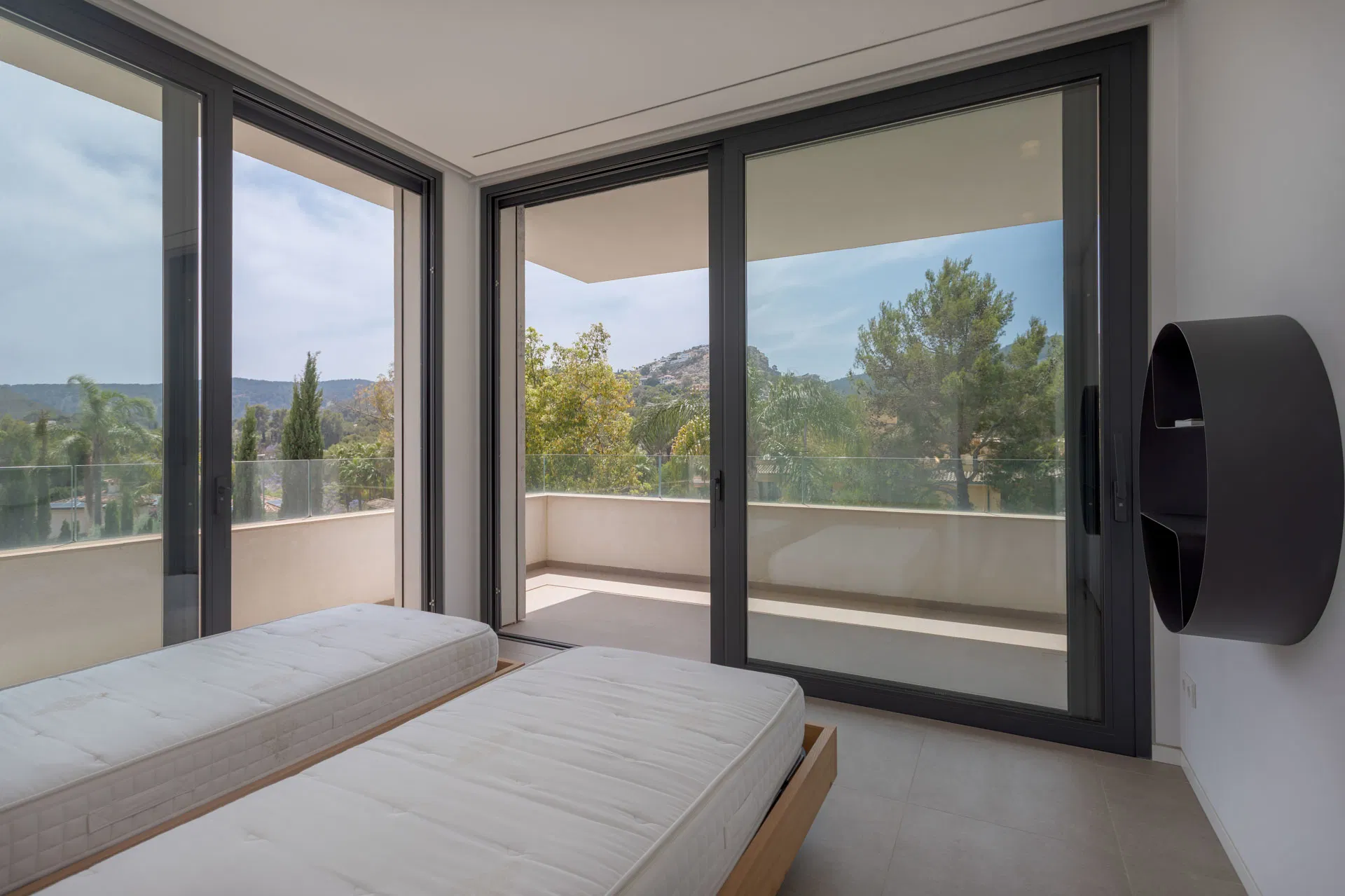 Elegante Designervilla mit Garten in ruhiger Lage in Son Vida-17