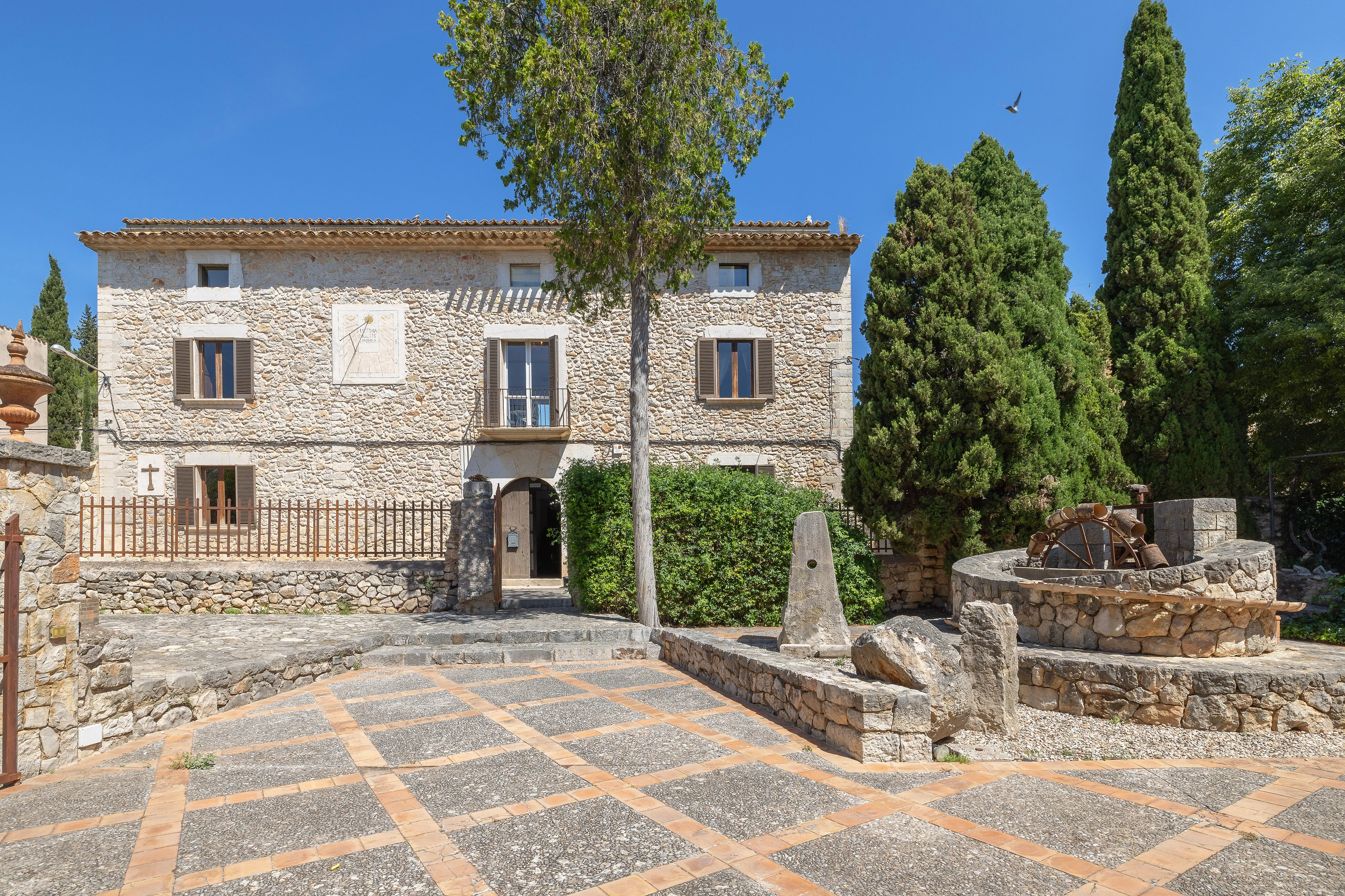 Manor house with license for holiday rentals-1