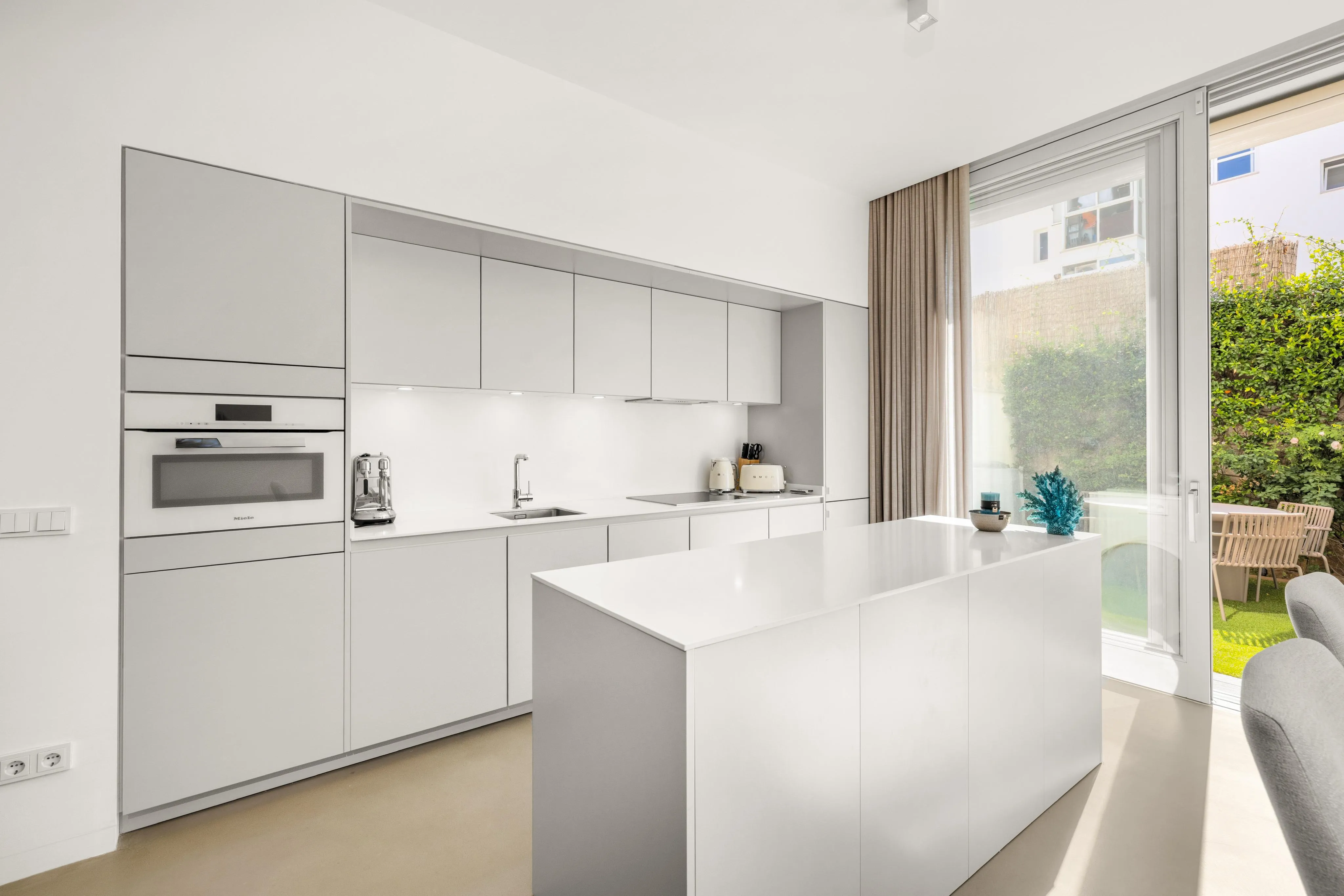 Stilfuldt byhus med rummelig gårdhave og tagterrasse-4