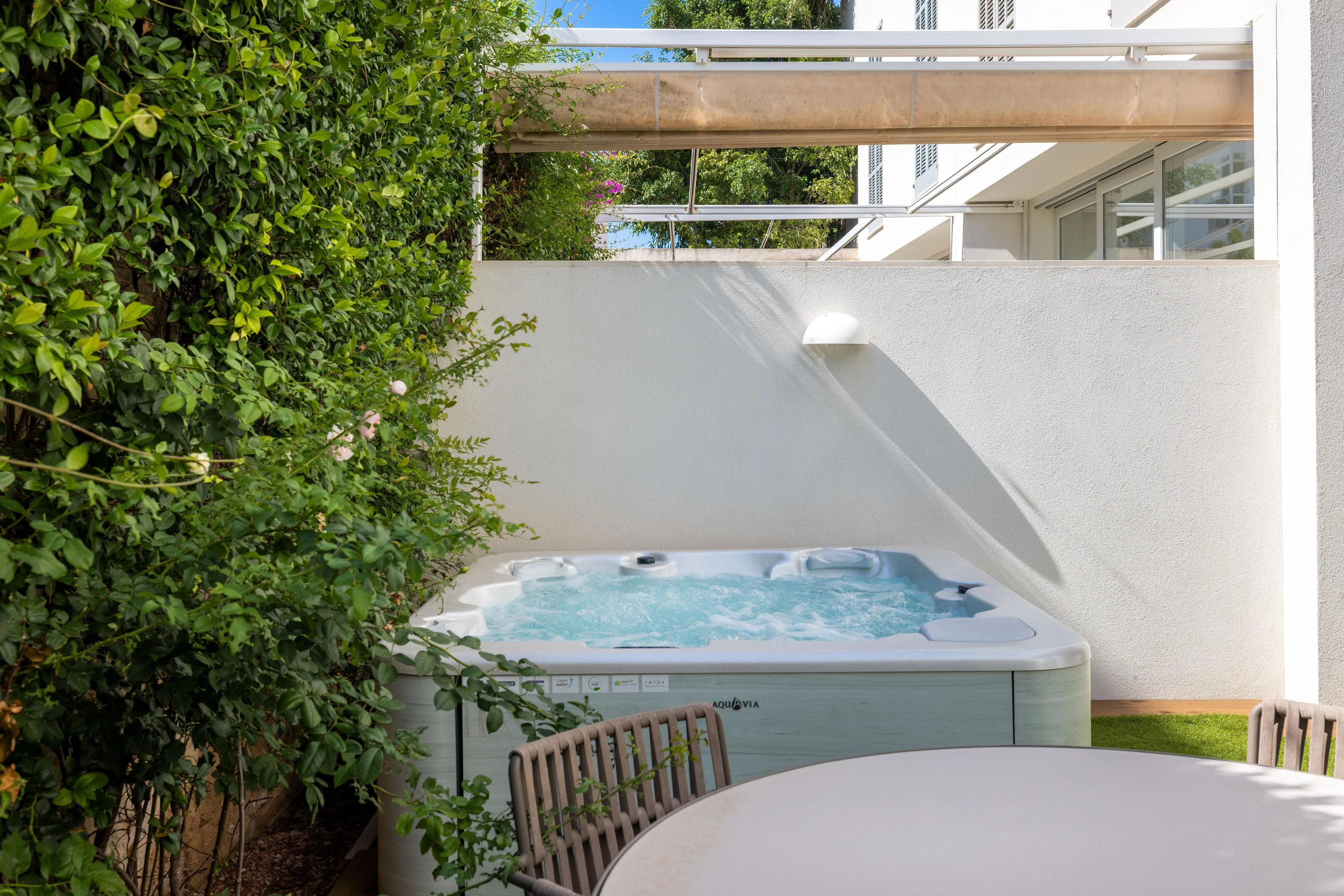 Stilfuldt byhus med rummelig gårdhave og tagterrasse-11