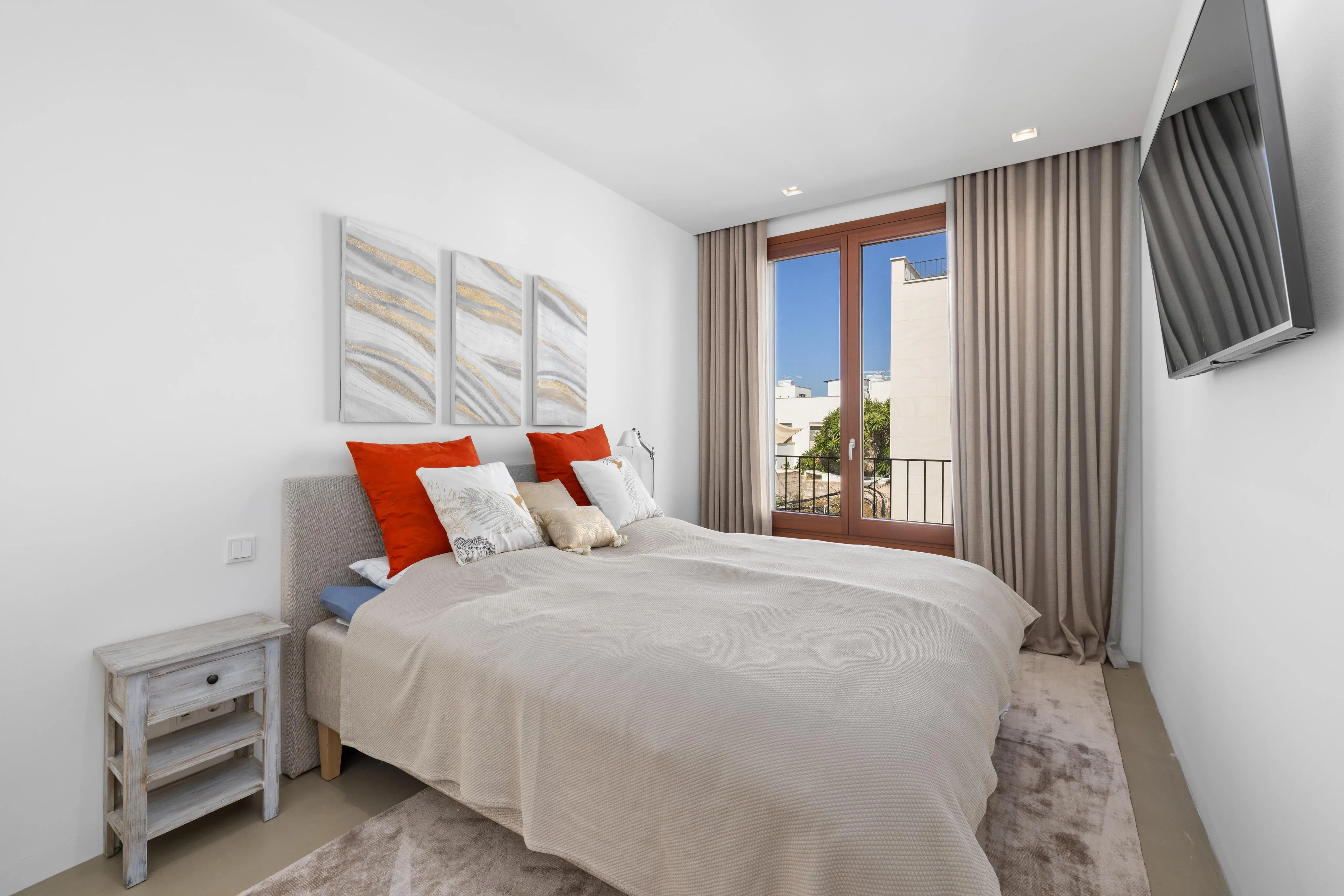 Stilfuldt byhus med rummelig gårdhave og tagterrasse-6