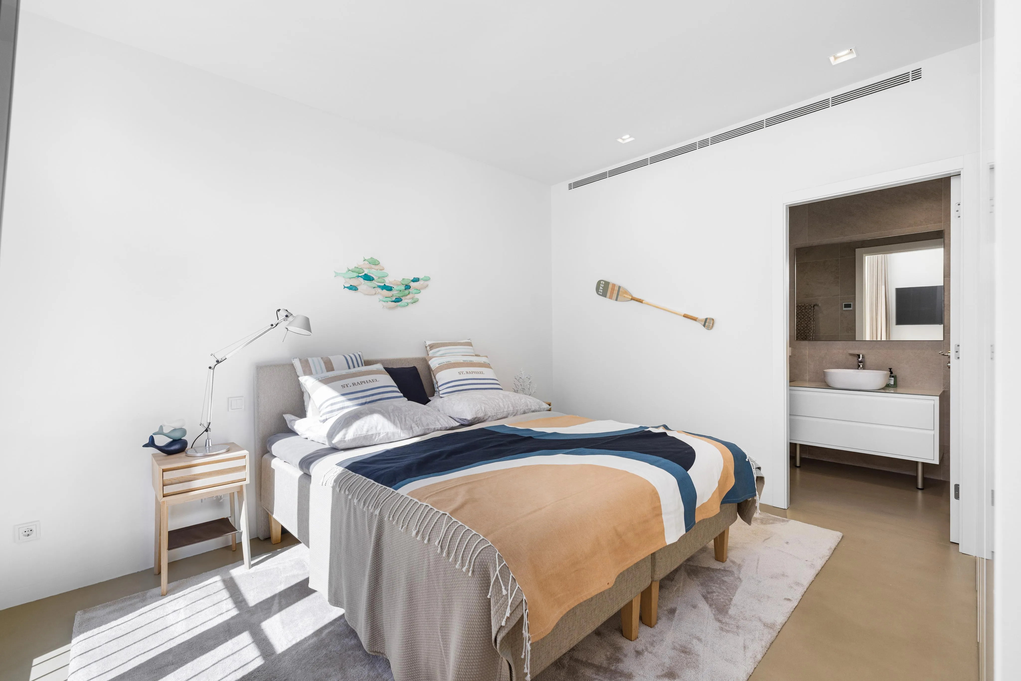 Stilfuldt byhus med rummelig gårdhave og tagterrasse-7