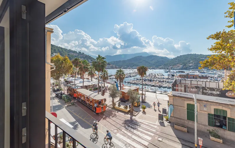 Ekskluzywne mieszkanie z zapierającym dech w piersiach widokiem na zatokę Port Sóller