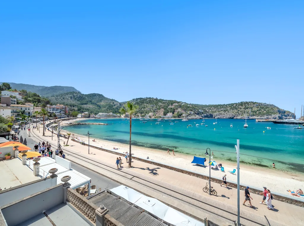 Förvaltningsfastighet i den första havslinjen i Port de Sóller-15