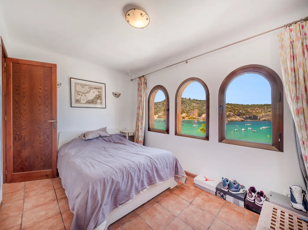 Förvaltningsfastighet i den första havslinjen i Port de Sóller-11