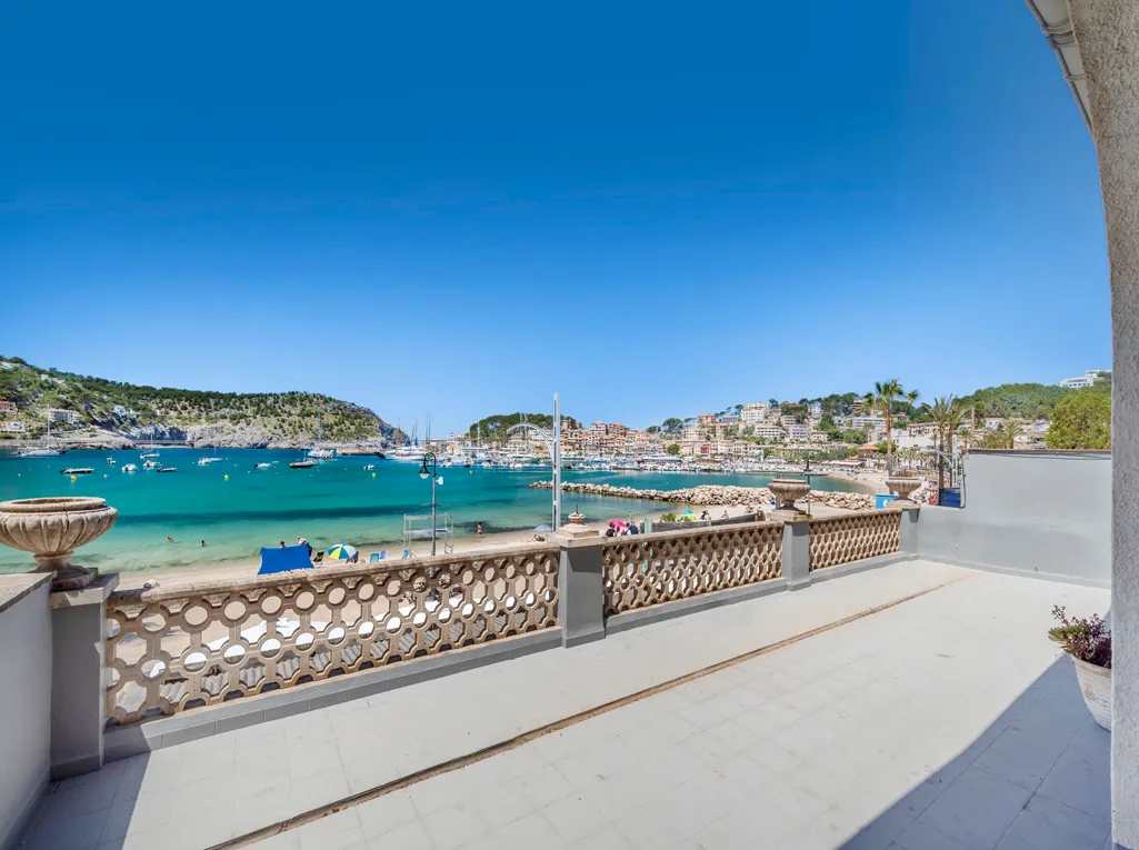 Propiedad de inversión en primera línea de mar en Puerto de Sóller-1