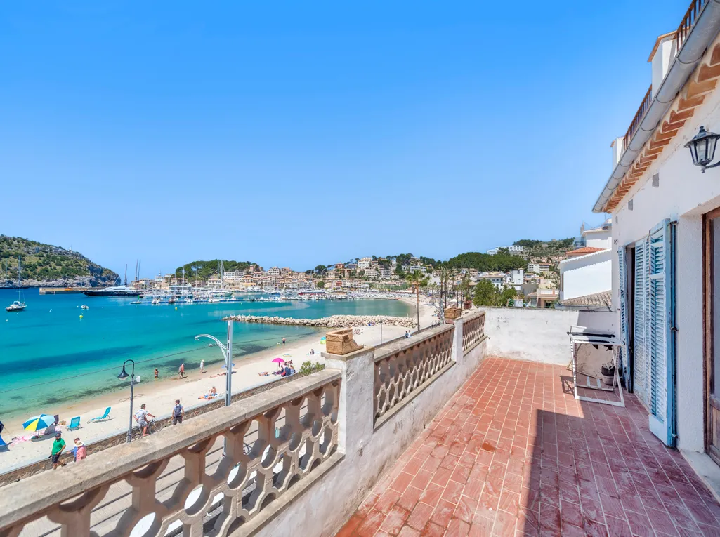 Förvaltningsfastighet i den första havslinjen i Port de Sóller-6