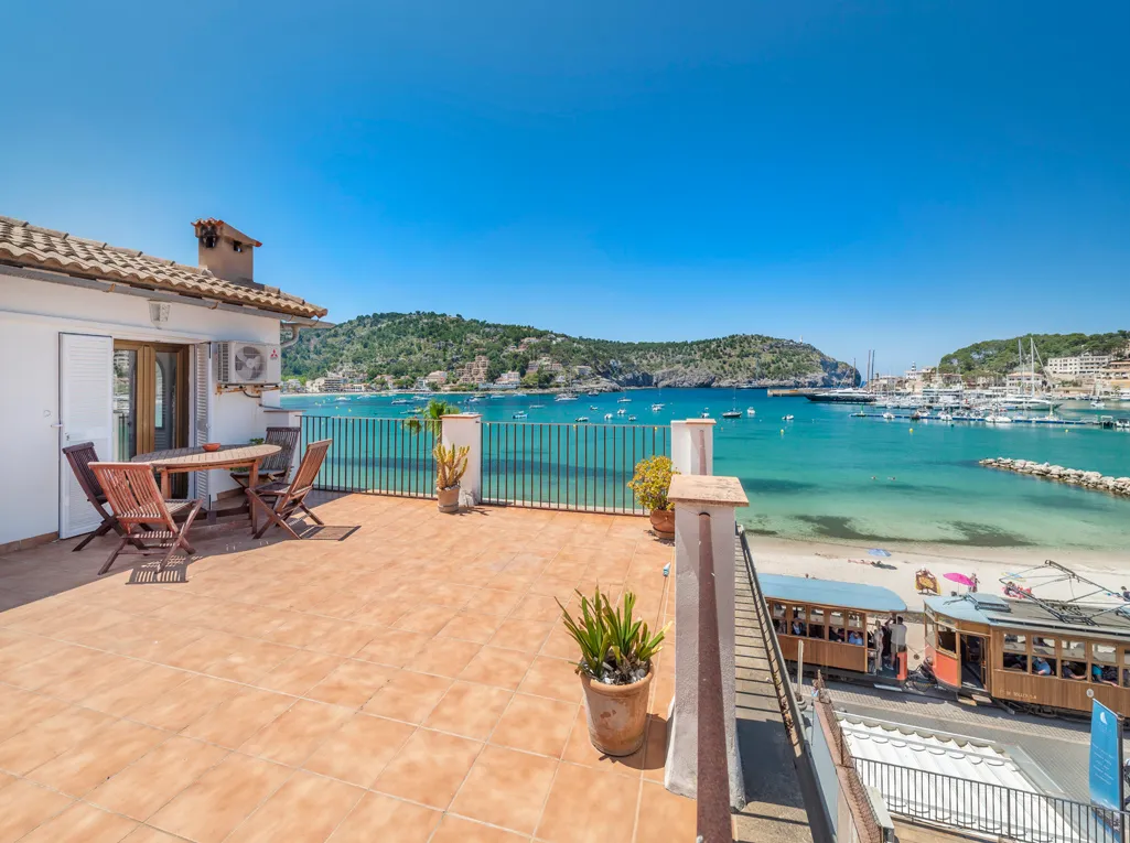 Förvaltningsfastighet i den första havslinjen i Port de Sóller-3