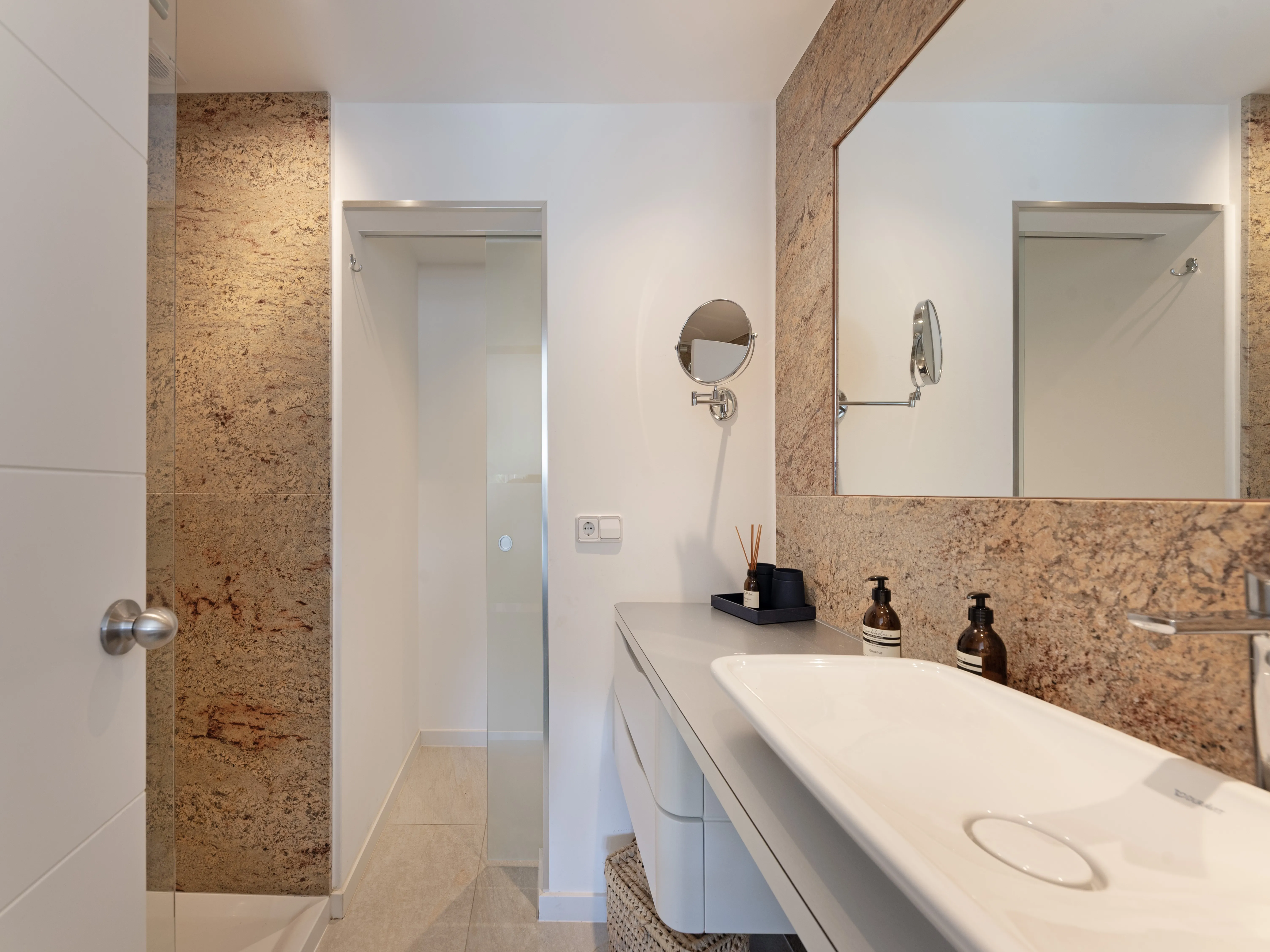 Stunning Frontline Apartment in Cala Vinyes-8