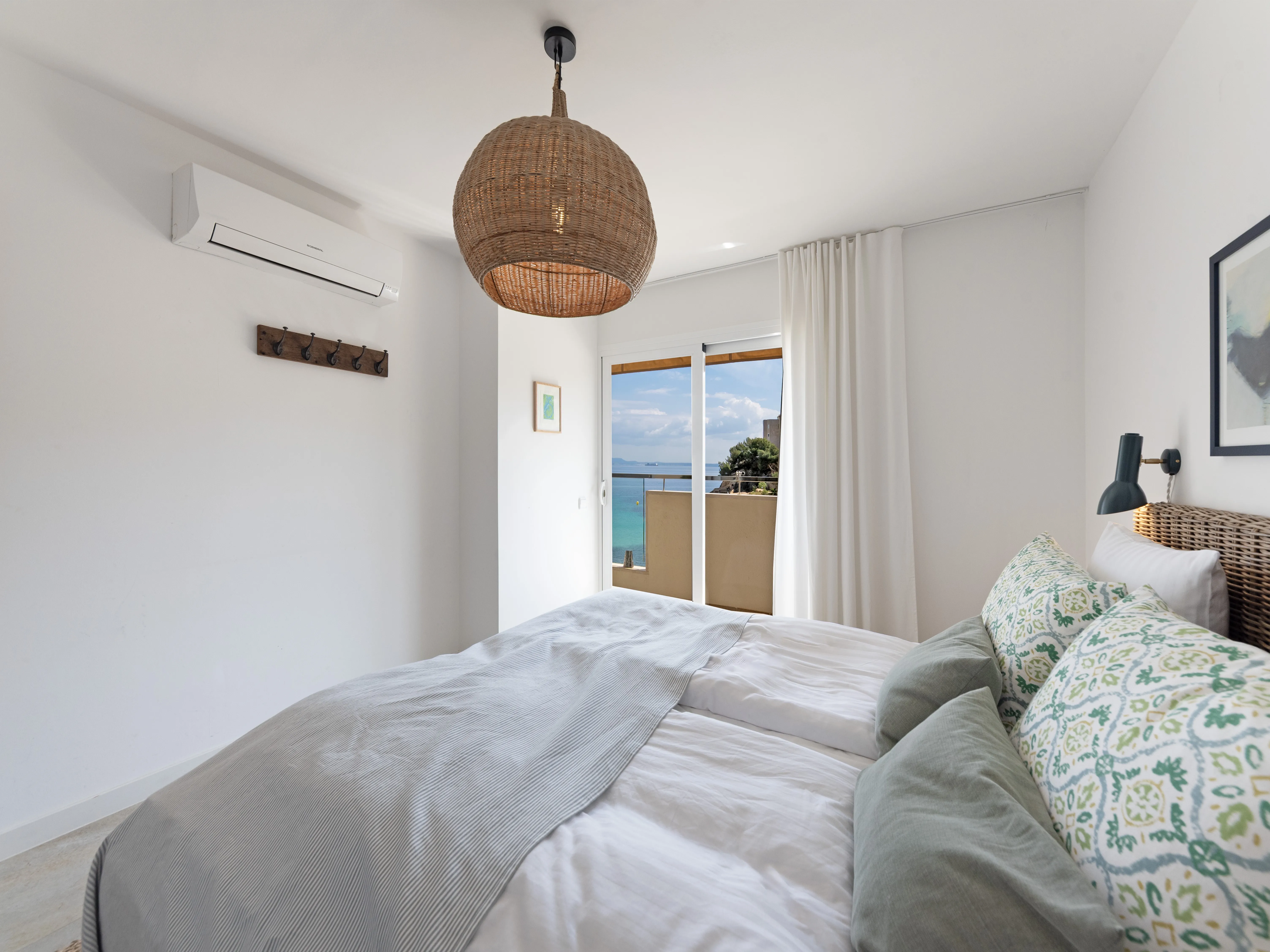 Fantastisk lejlighed i frontlinjen i Cala Vinyes-7