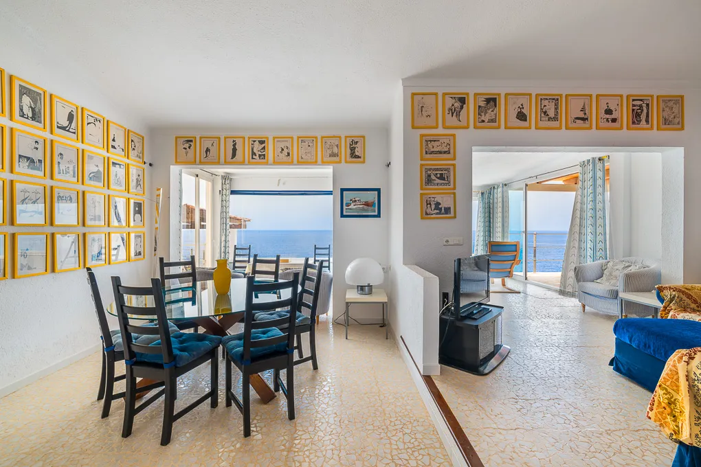 Villa i første række til renovering i Cala Pi-5