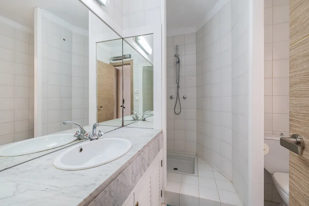 Villa i første række til renovering i Cala Pi-8