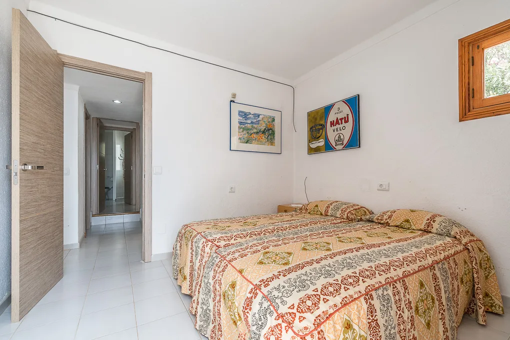 Villa i første række til renovering i Cala Pi-9