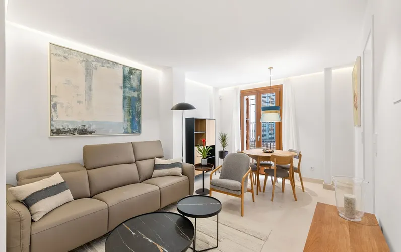 Modern, brand-new apartment with balcony, courtyard, elevator and parking near San Nicolas