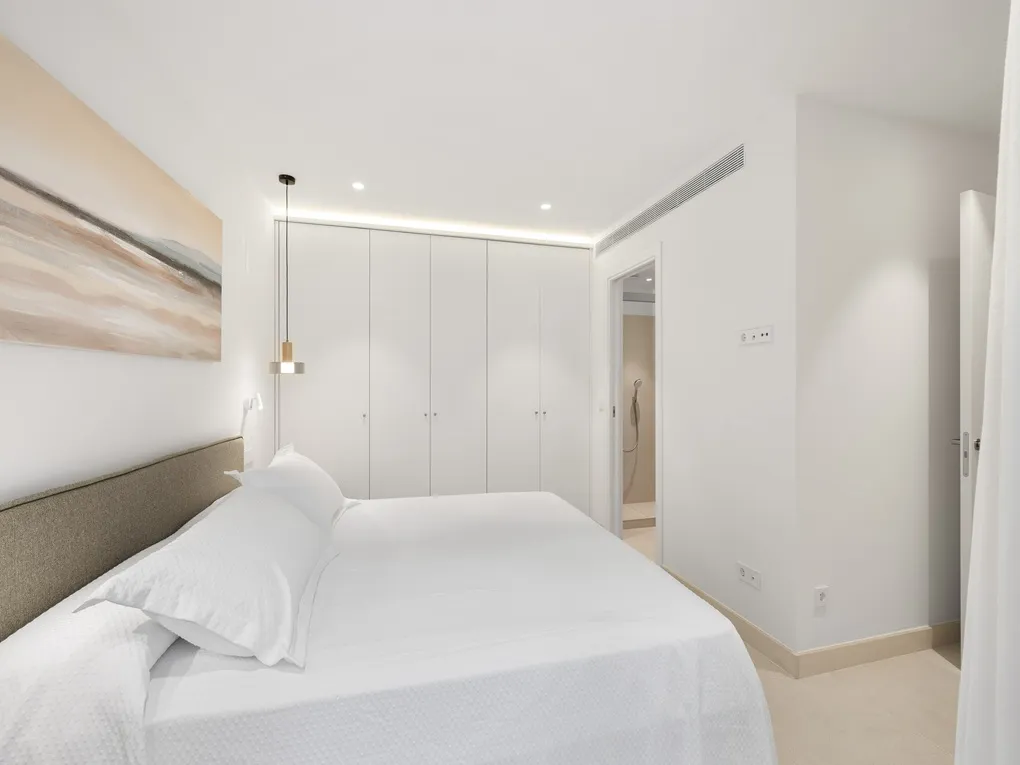 First-time occupancy, modern apartment with balcony, terrace, elevator and parking near San Nicolas-8