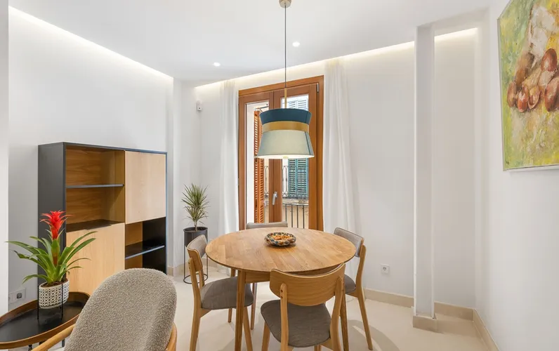 Moderne, splinterny lejlighed med balkon, terrasse, elevator og parkeringsplads nær San Nicolás