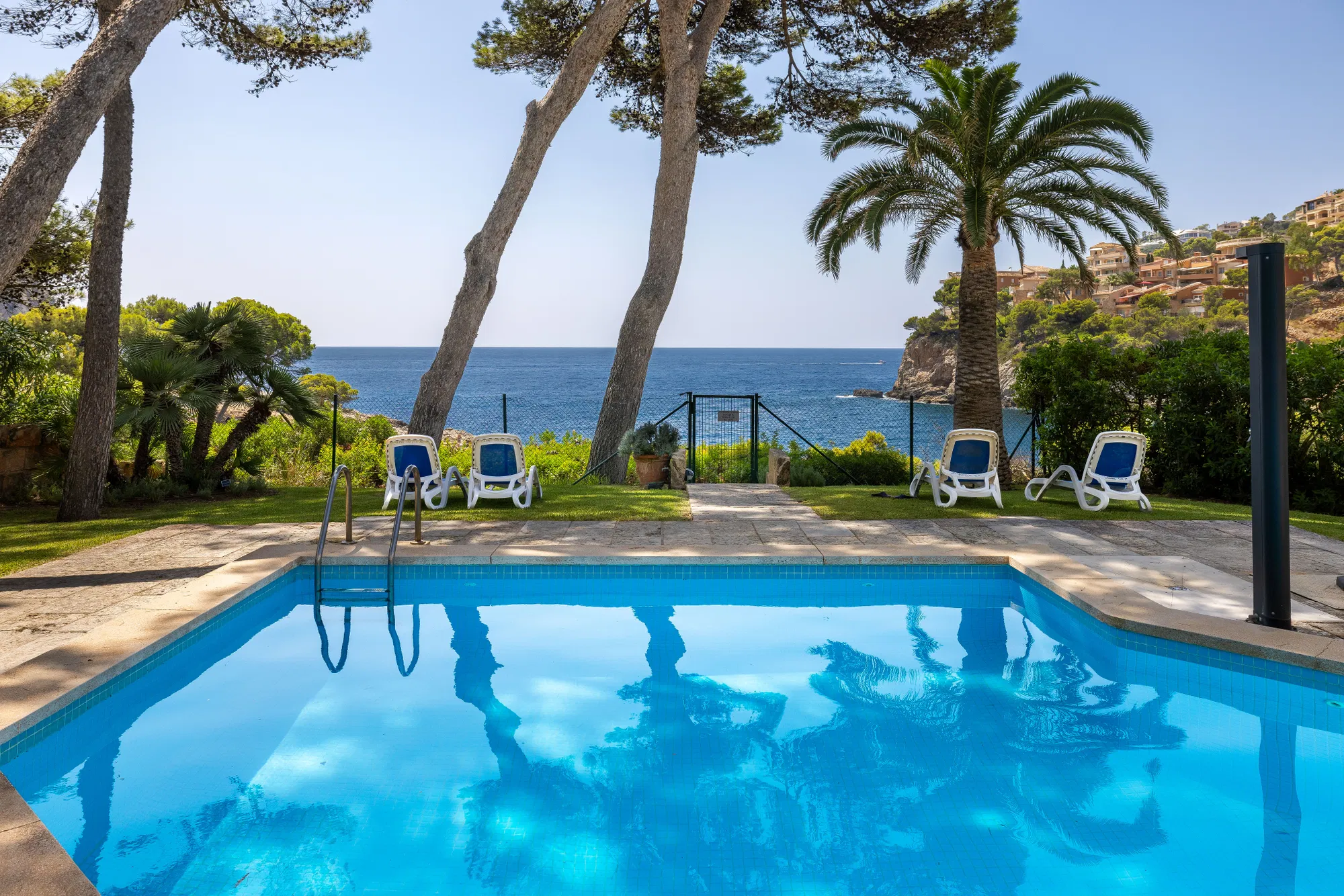 Apartment on the seafront with direct sea access in Port d'Andratx-20