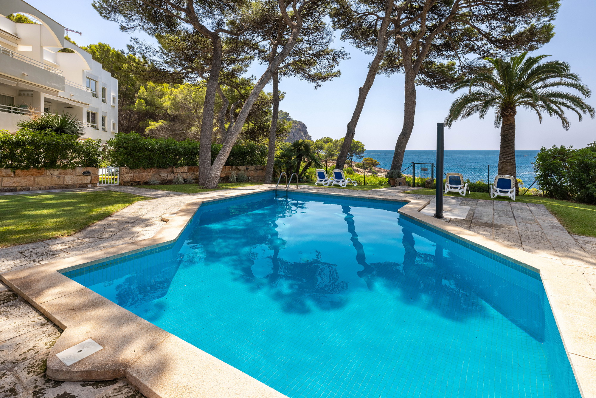 Apartment on the seafront with direct sea access in Port d'Andratx-13