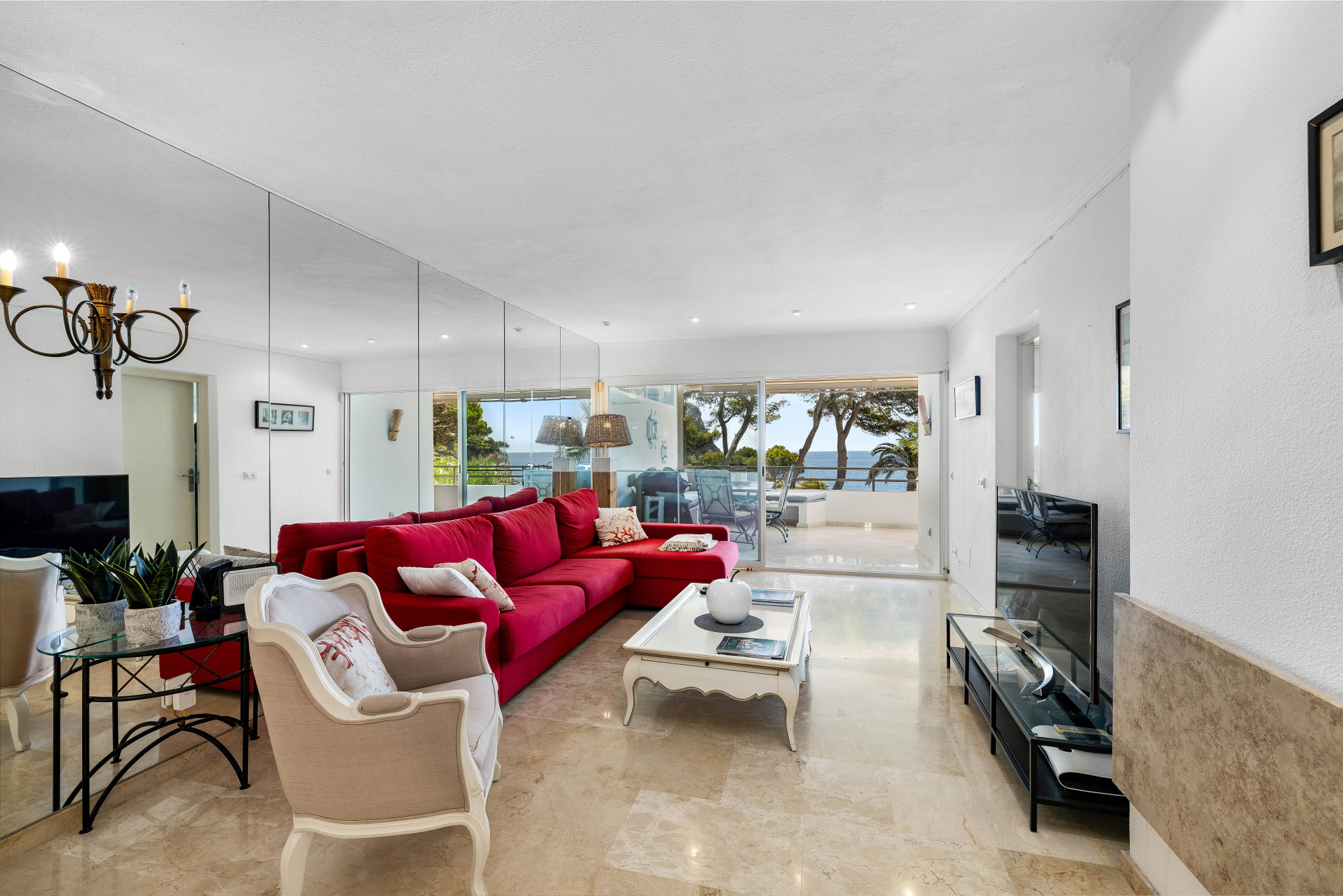 Apartment on the seafront with direct sea access in Port d'Andratx-2