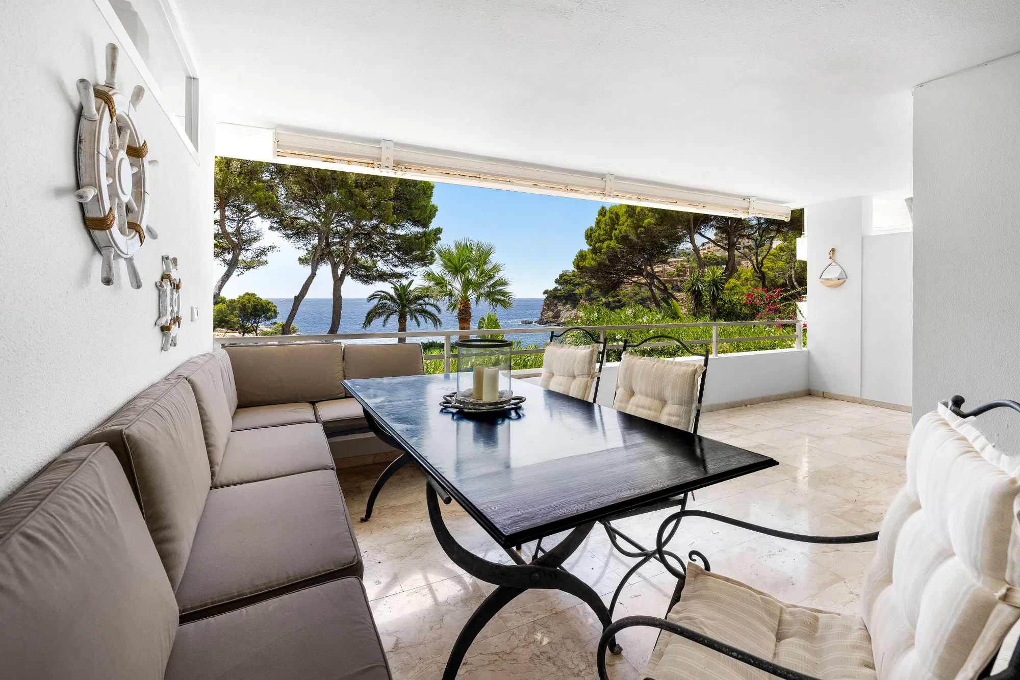 Apartment on the seafront with direct sea access in Port d'Andratx-12