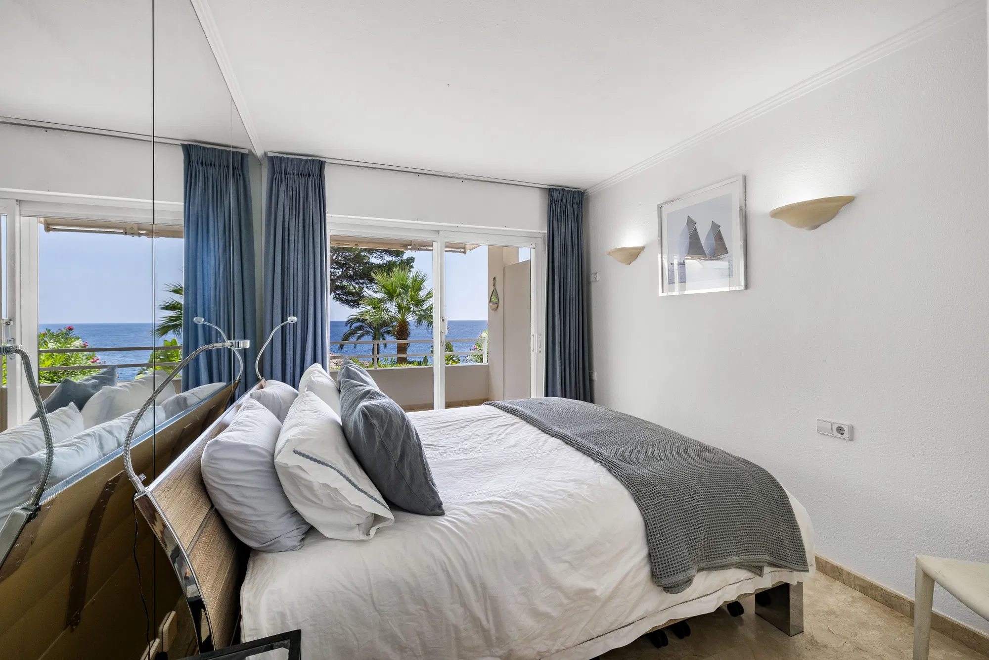 Apartment on the seafront with direct sea access in Port d'Andratx-16