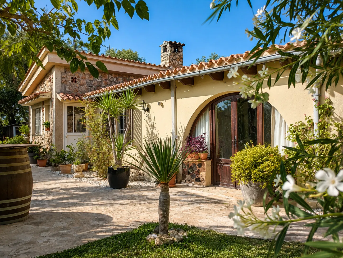 Self-Sufficient Finca Haven with Guest House, Saltwater Pool & Absolute Natural Idyll near Algaida-5