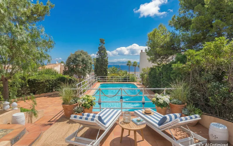 Stunning semi-detached house close to the sea with pool and ETV license