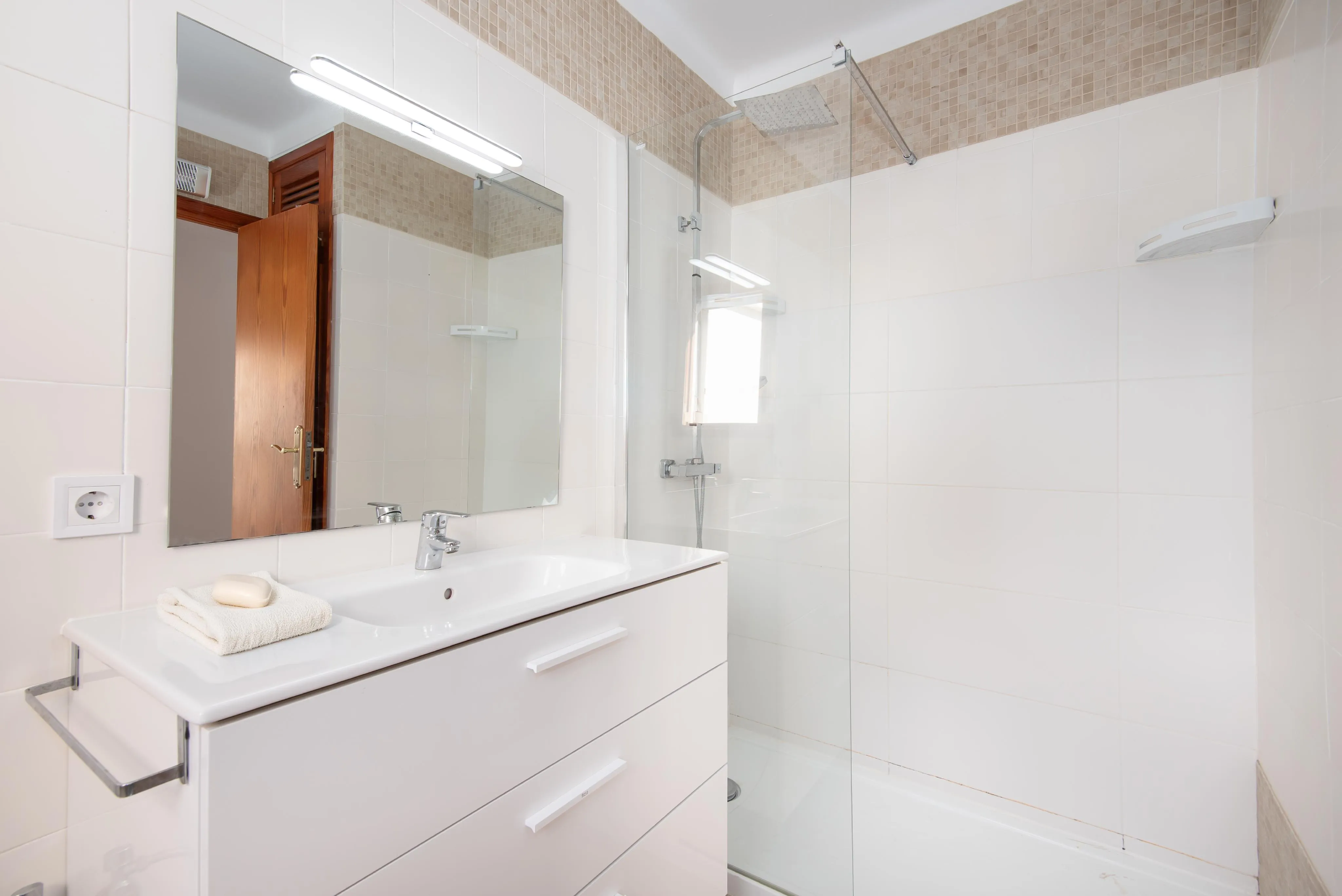 Stunning semi-detached house close to the sea with pool and ETV license-14