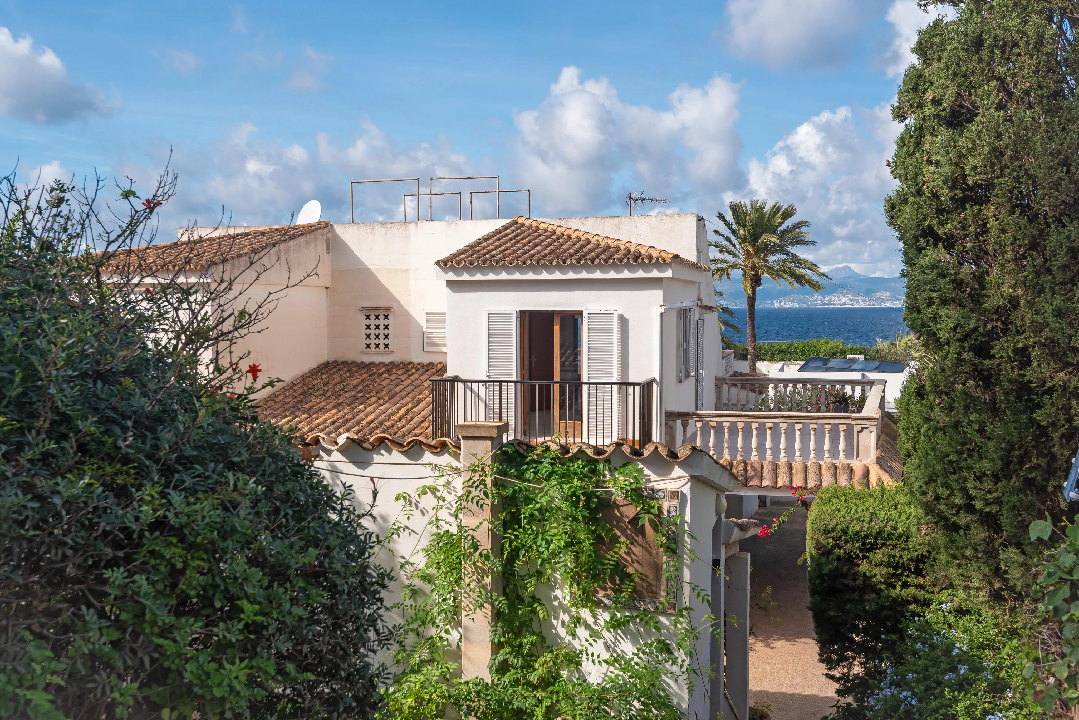 Stunning semi-detached house close to the sea with pool and ETV license-18