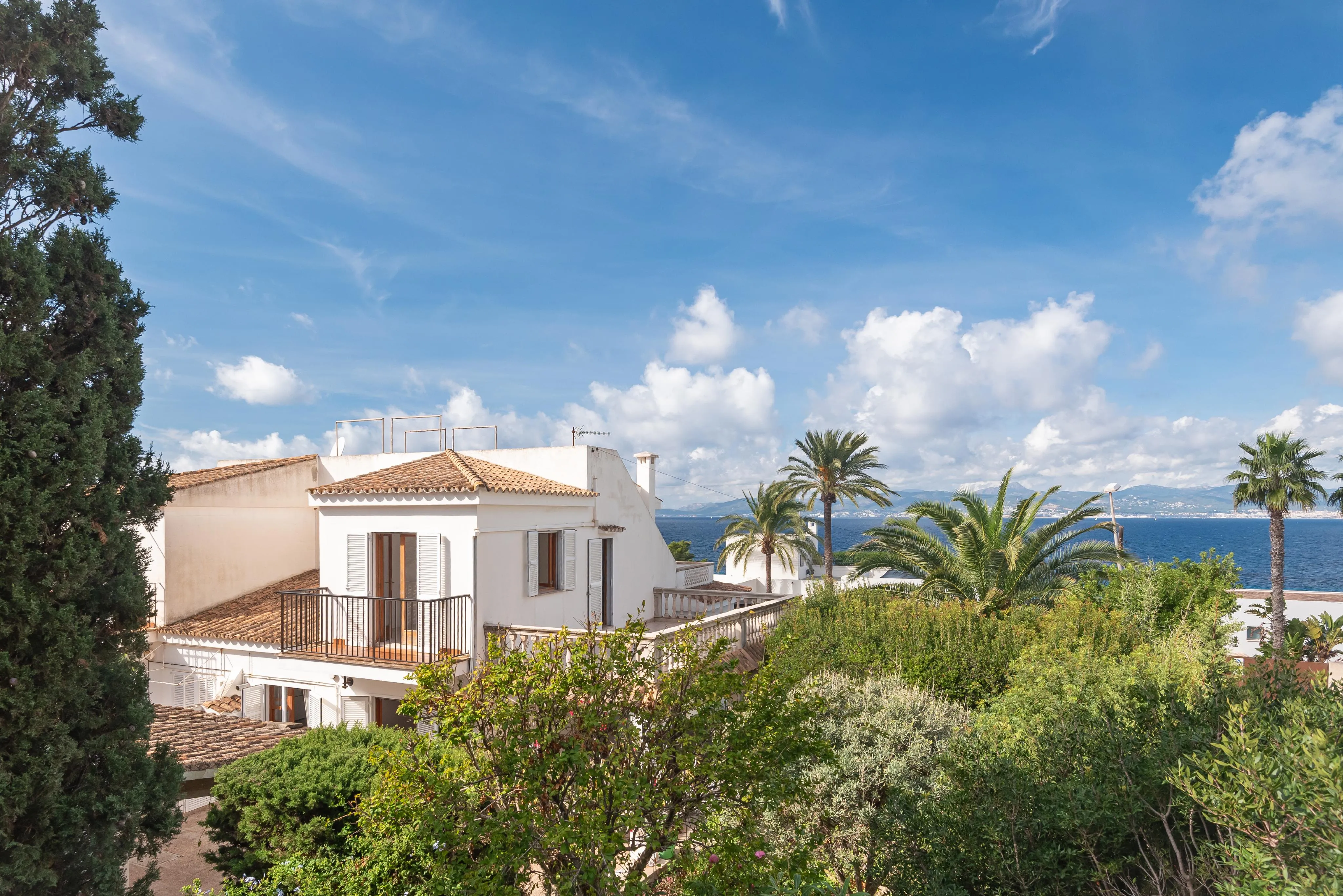 Stunning semi-detached house close to the sea with pool and ETV license-17