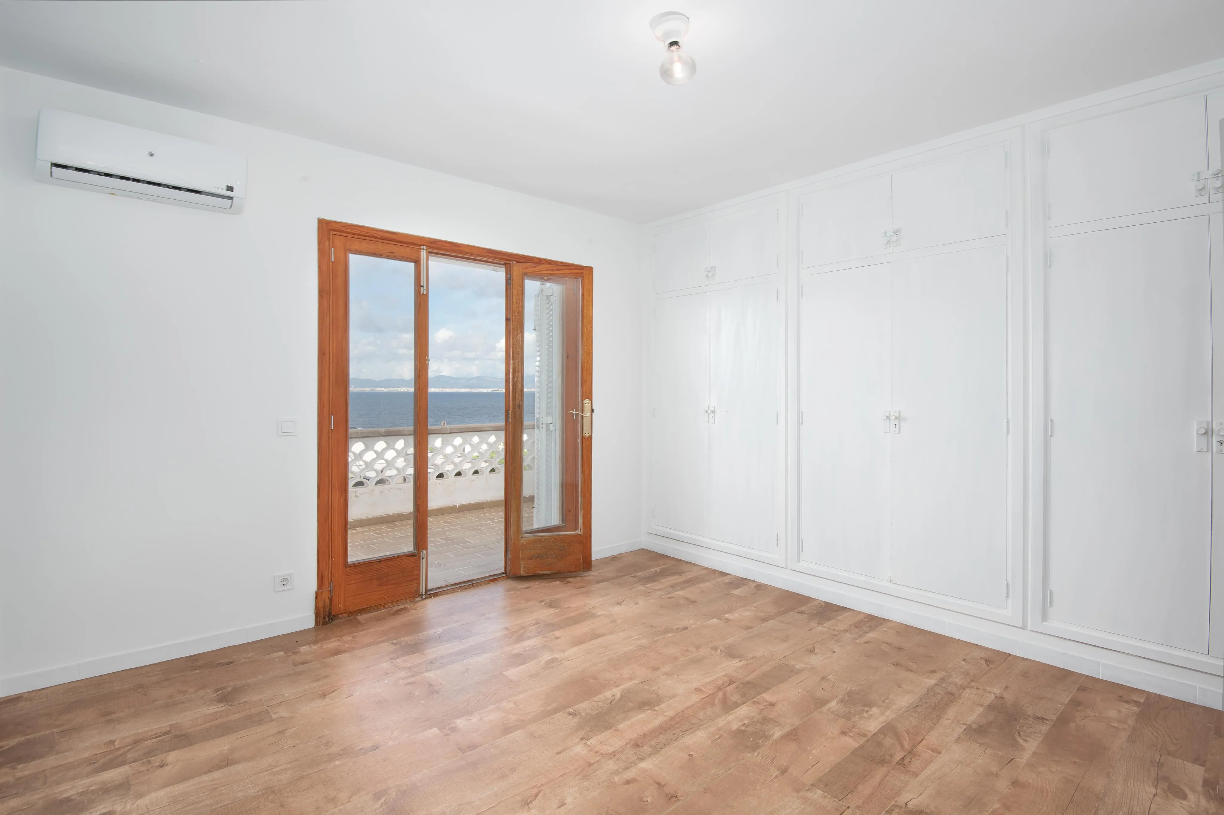 Stunning semi-detached house close to the sea with pool and ETV license-13