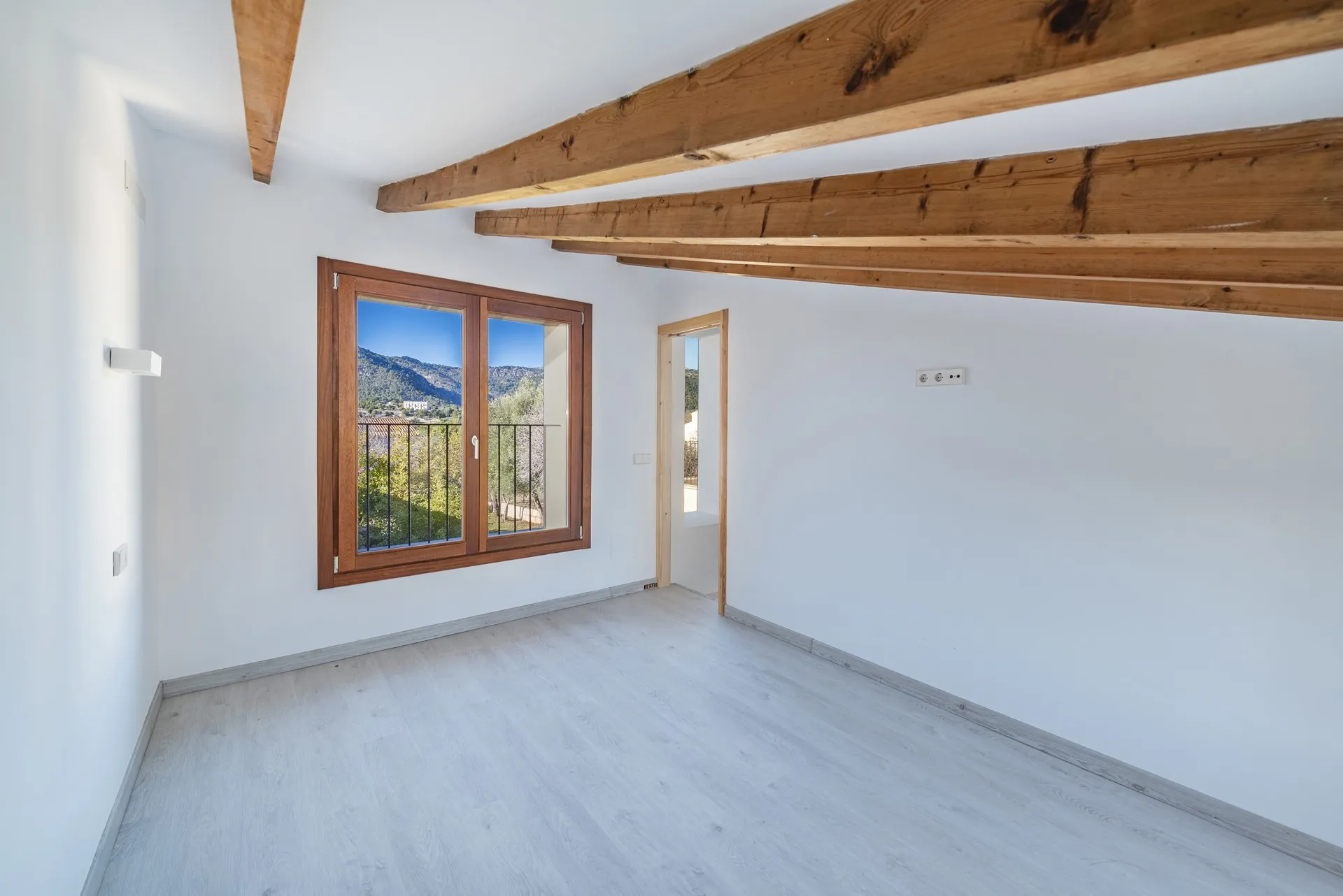 Stylishly refurbished townhouse on the outskirts of Campanet-9