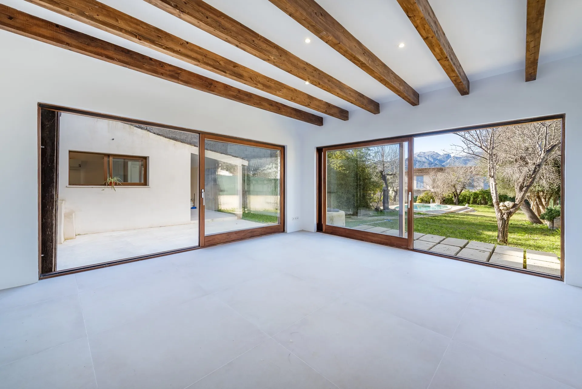 Casa di città elegantemente ristrutturata alla periferia di Campanet-2