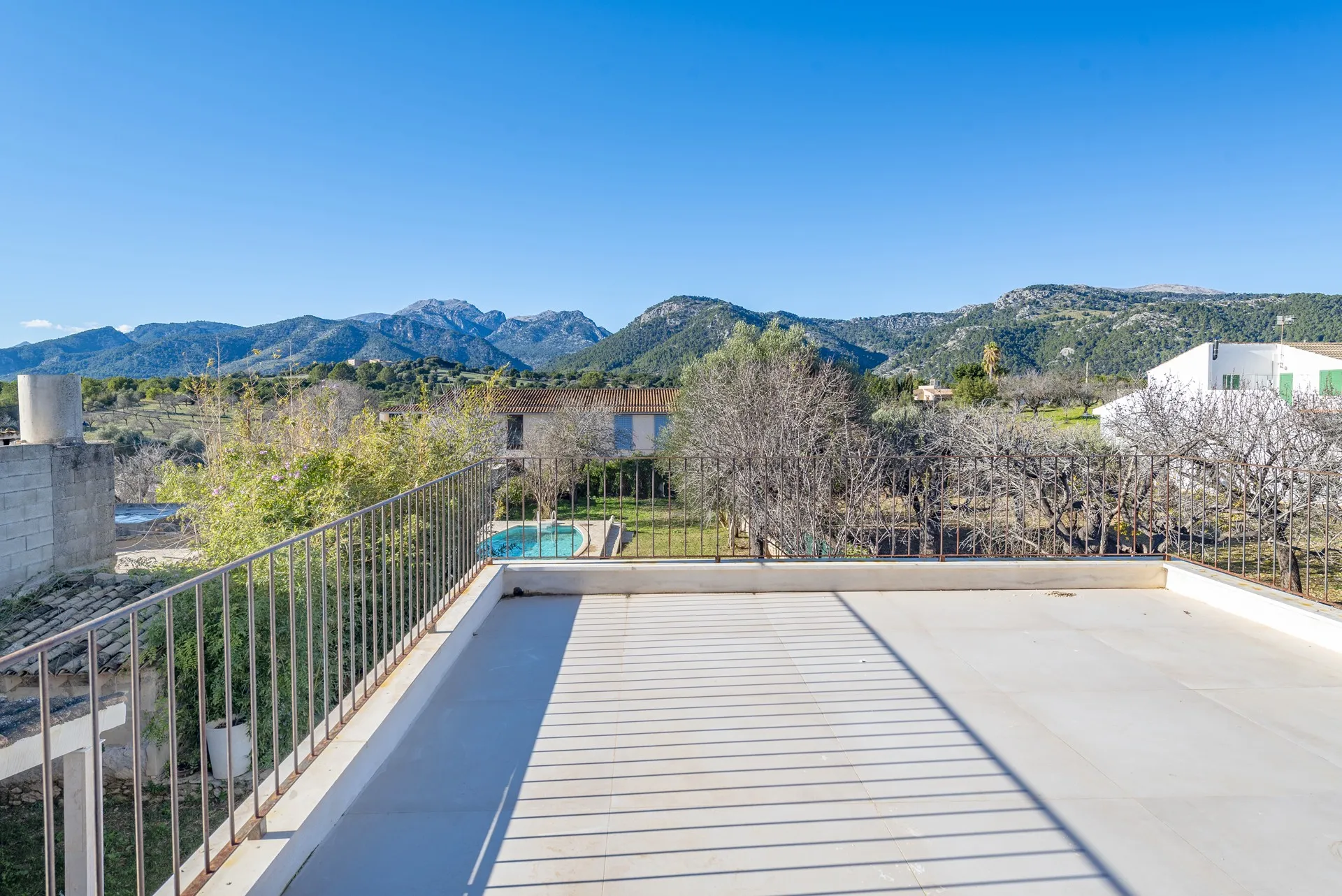 Casa di città elegantemente ristrutturata alla periferia di Campanet-12