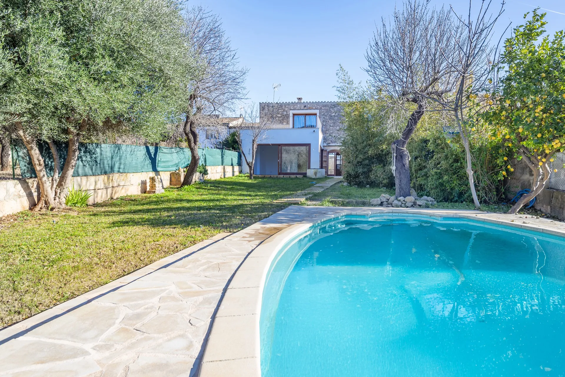 Casa di città elegantemente ristrutturata alla periferia di Campanet-3