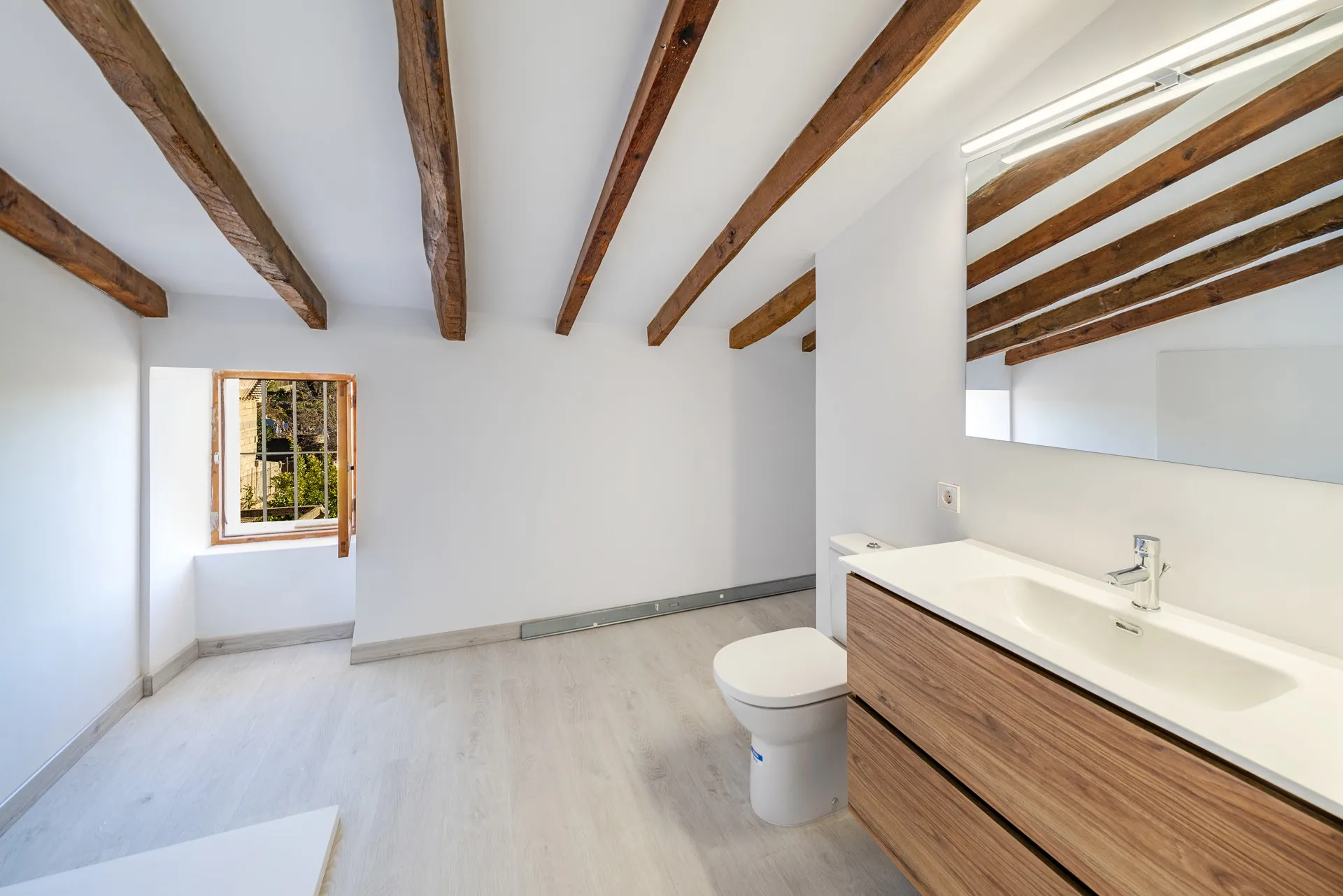 Stylishly refurbished townhouse on the outskirts of Campanet-10