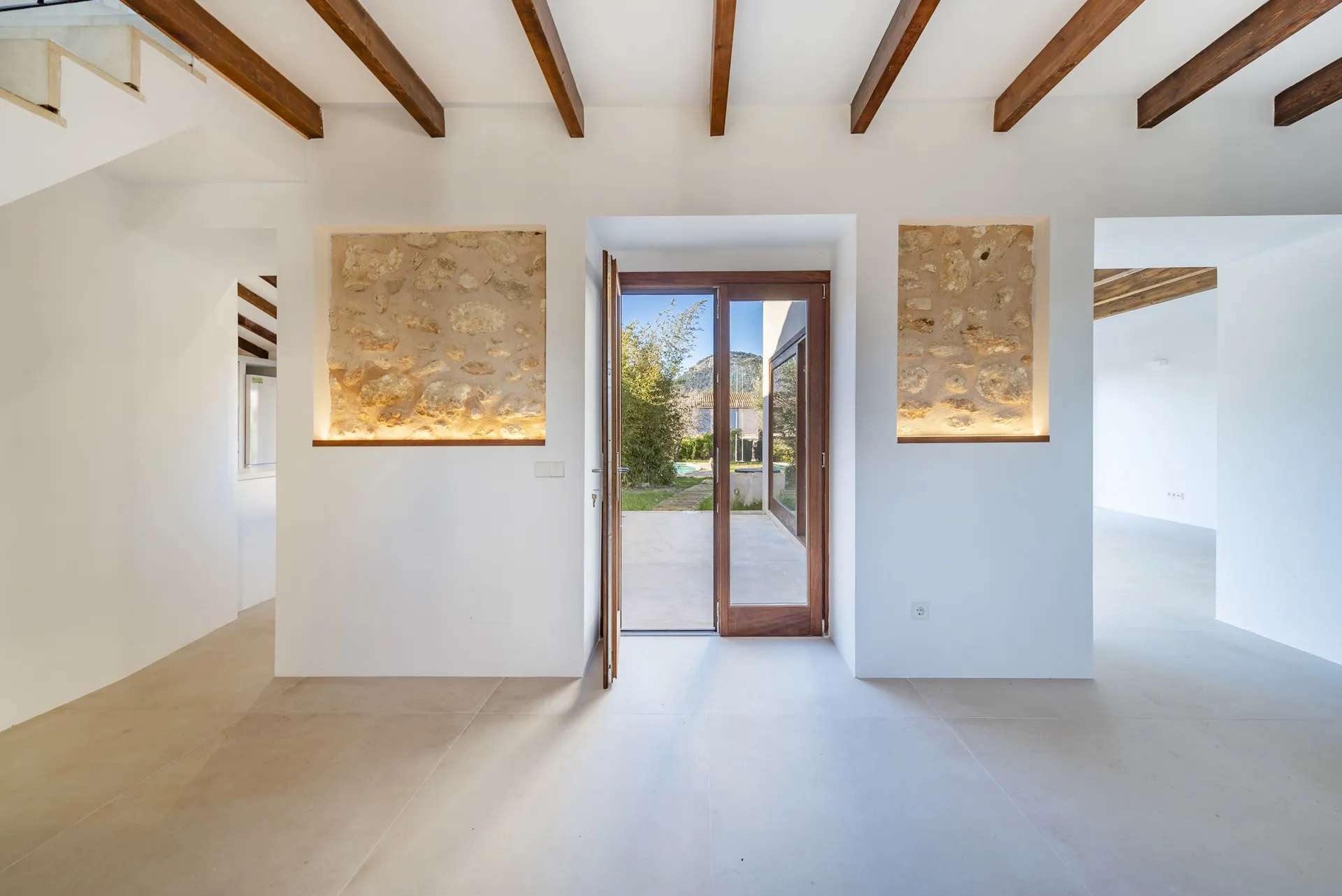 Casa di città elegantemente ristrutturata alla periferia di Campanet-4