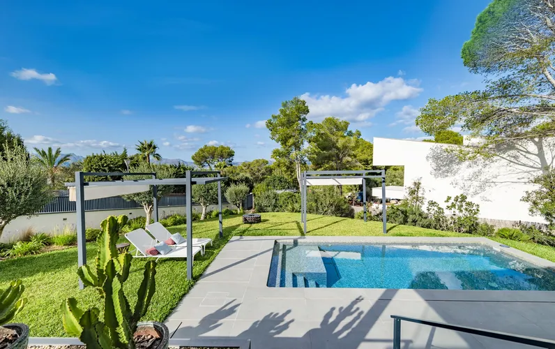 W doskonałym stanie, super nowoczesny dom z widokiem na morze.