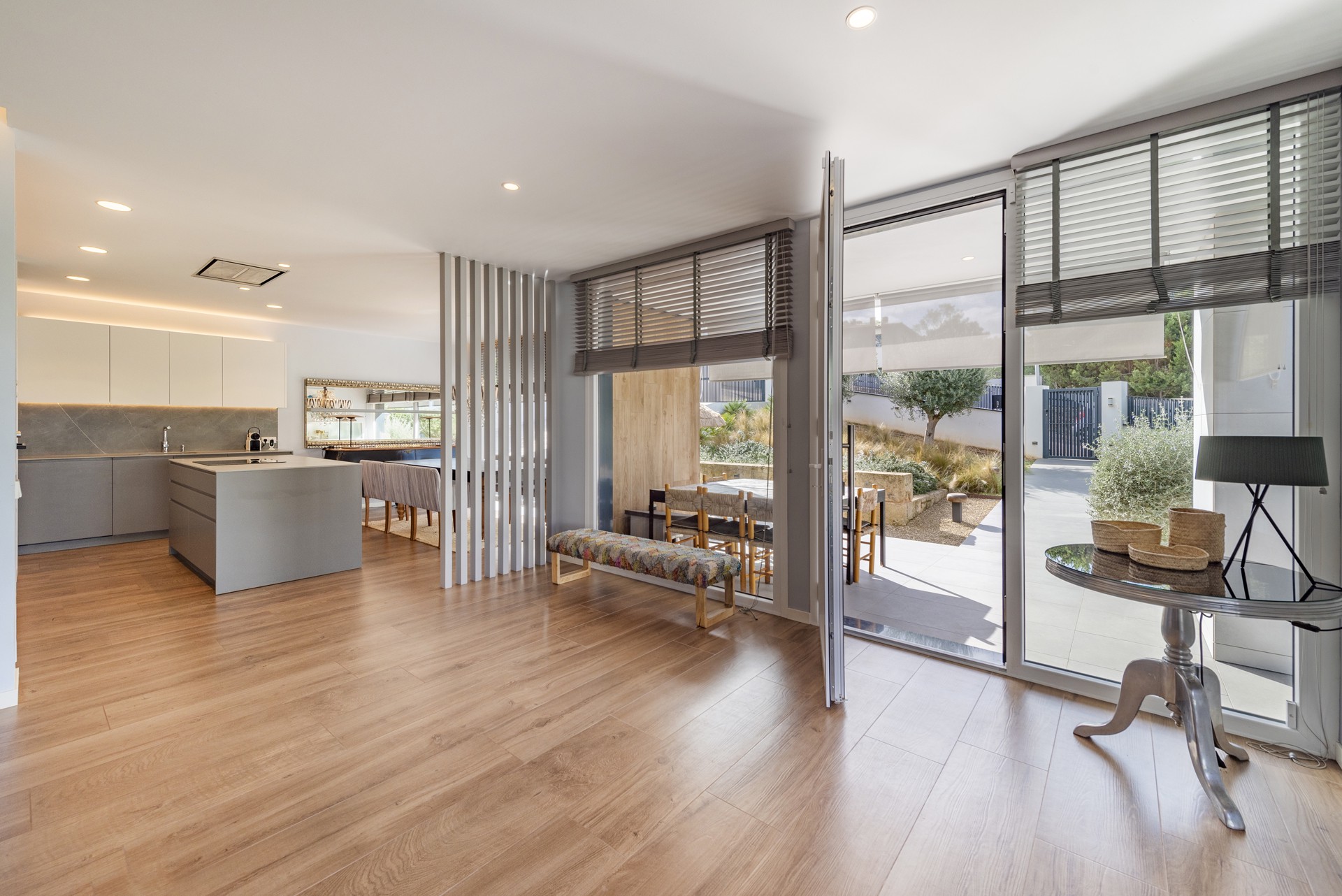 In topconditie, supermodern huis met uitzicht op zee.-9