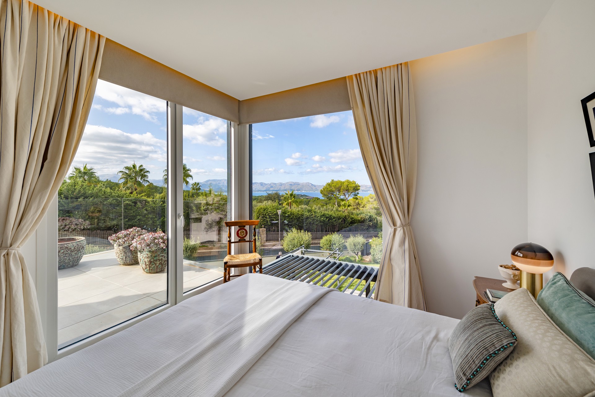 In topconditie, supermodern huis met uitzicht op zee.-11