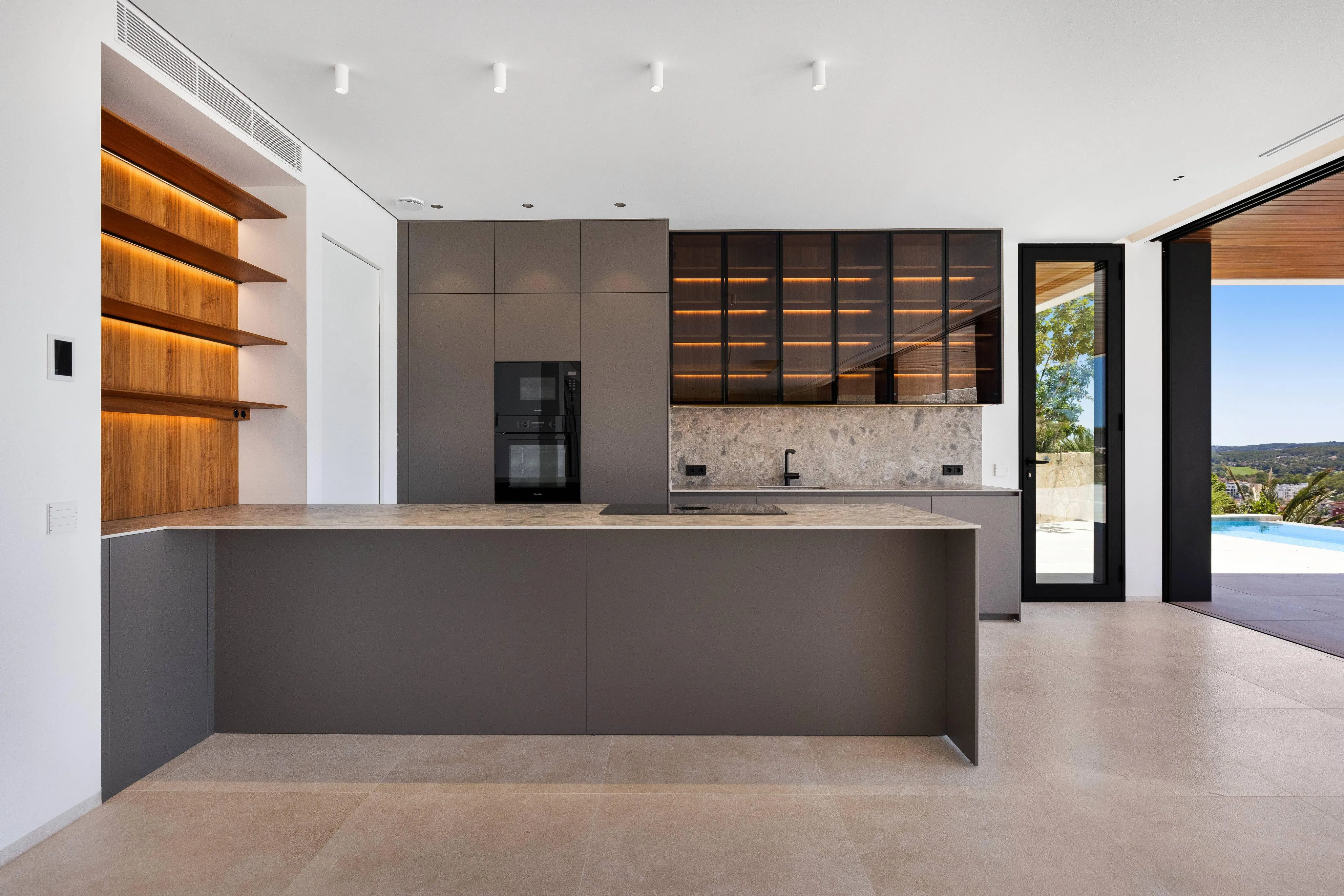 Villa neuve avec vue panoramique incomparable-8