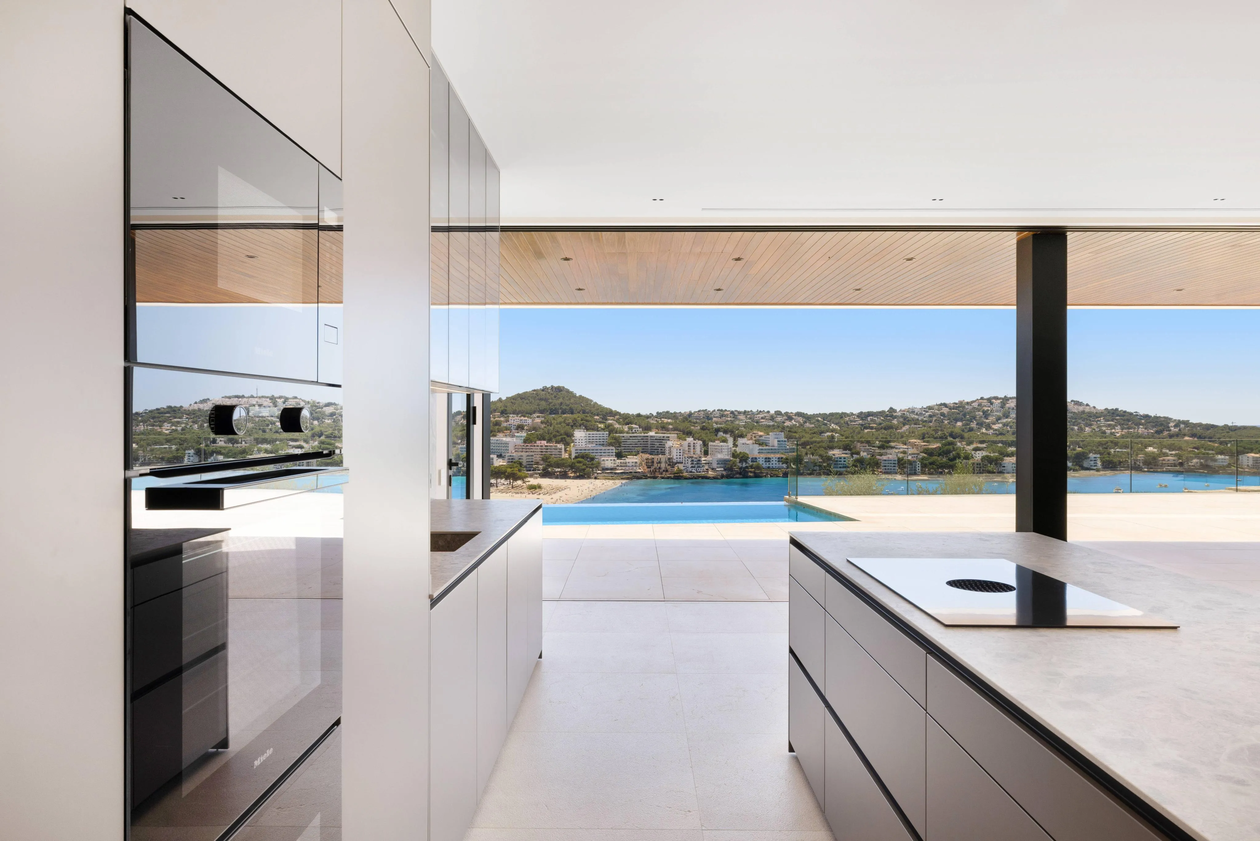 Nieuwbouwvilla met ongeëvenaard panoramisch uitzicht op zee-9