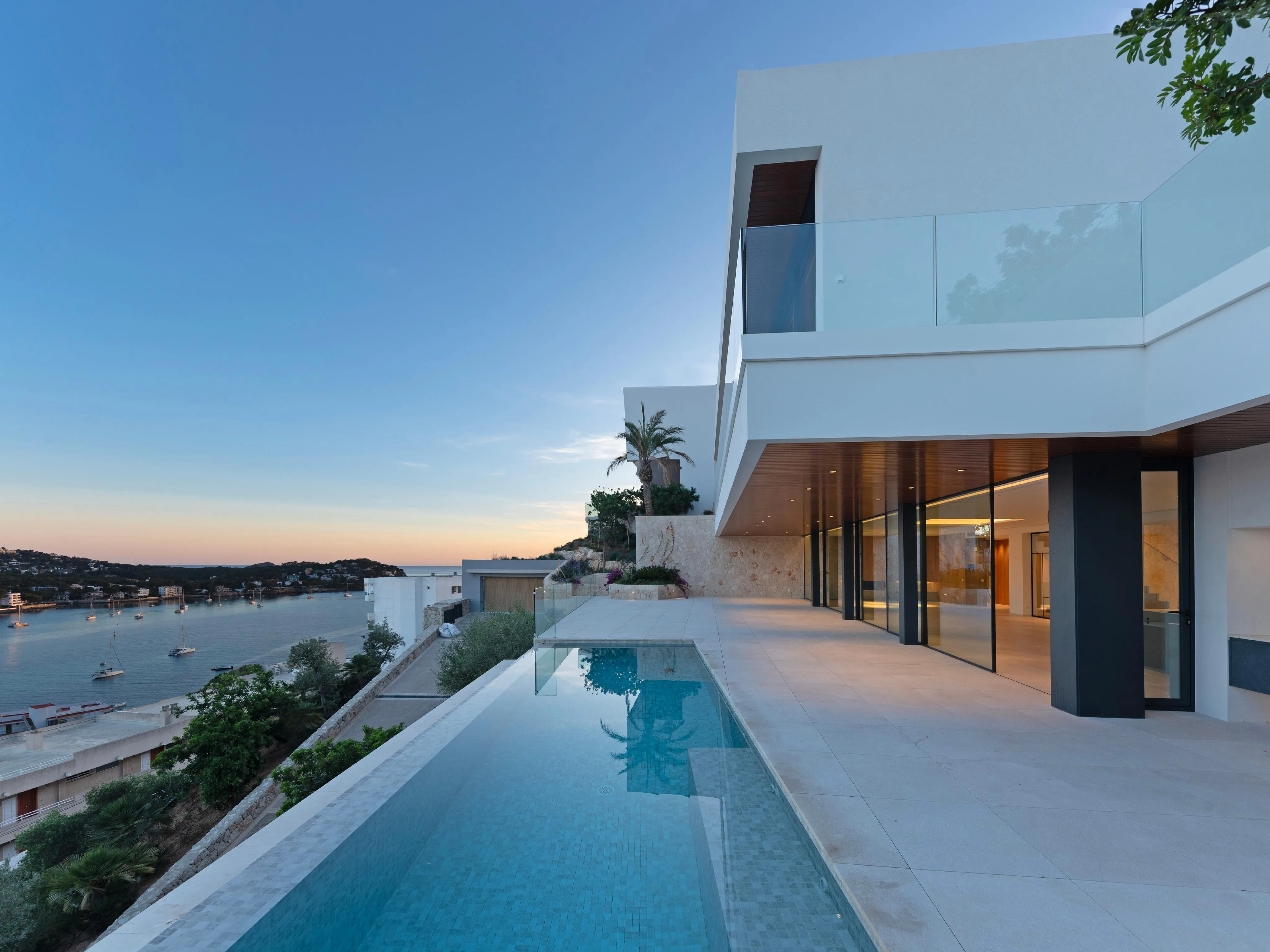 Vila de nova construcció amb inigualables vistes panoràmiques a la mar-19