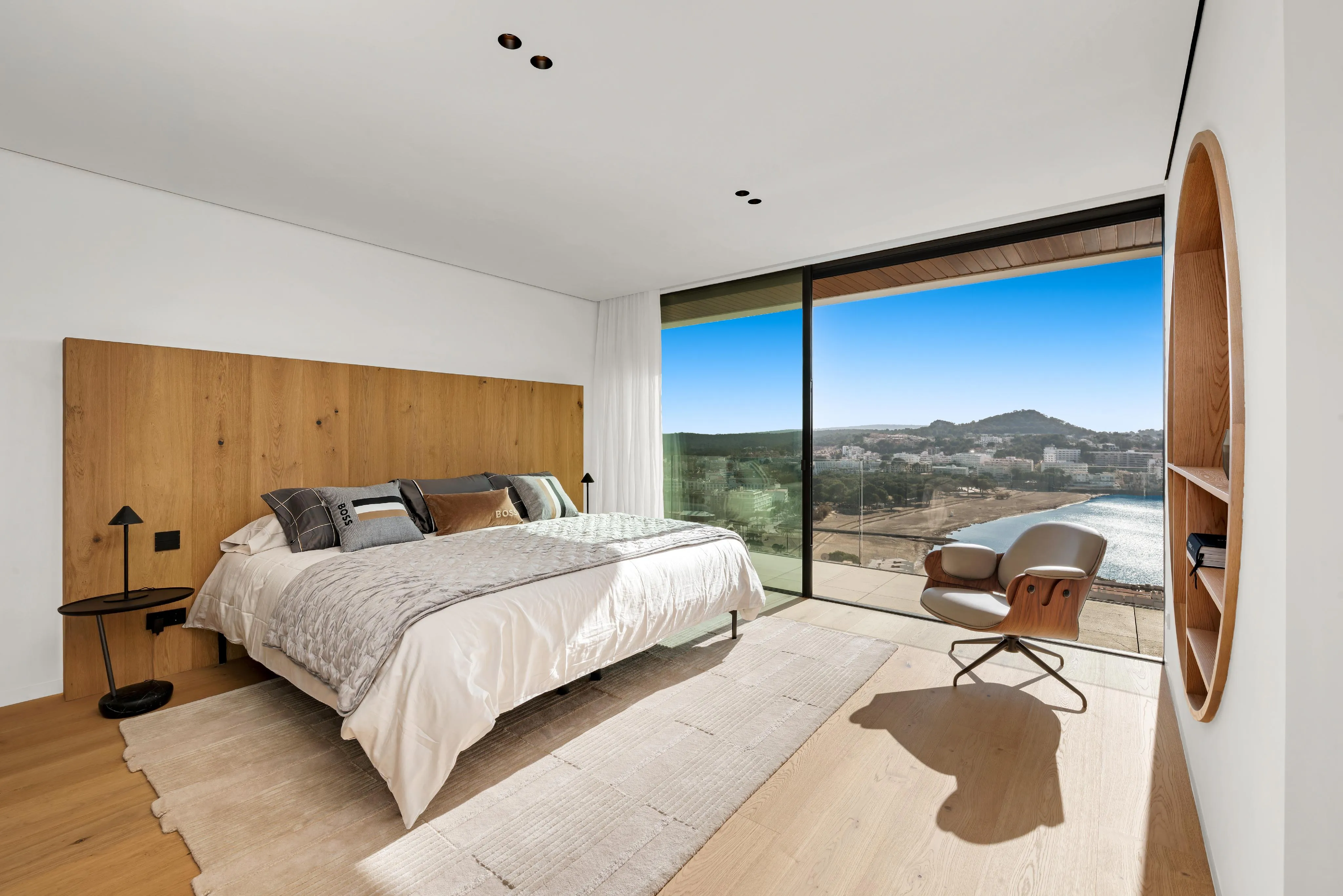 Vila de nova construcció amb inigualables vistes panoràmiques a la mar-10