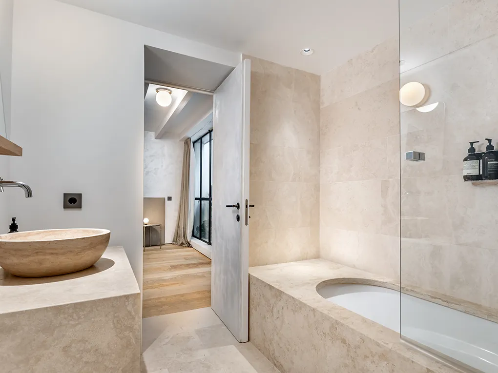 Luksuriøst renoveret palads i den gamle bydel med terrasser, pool, parkering og elevator-21